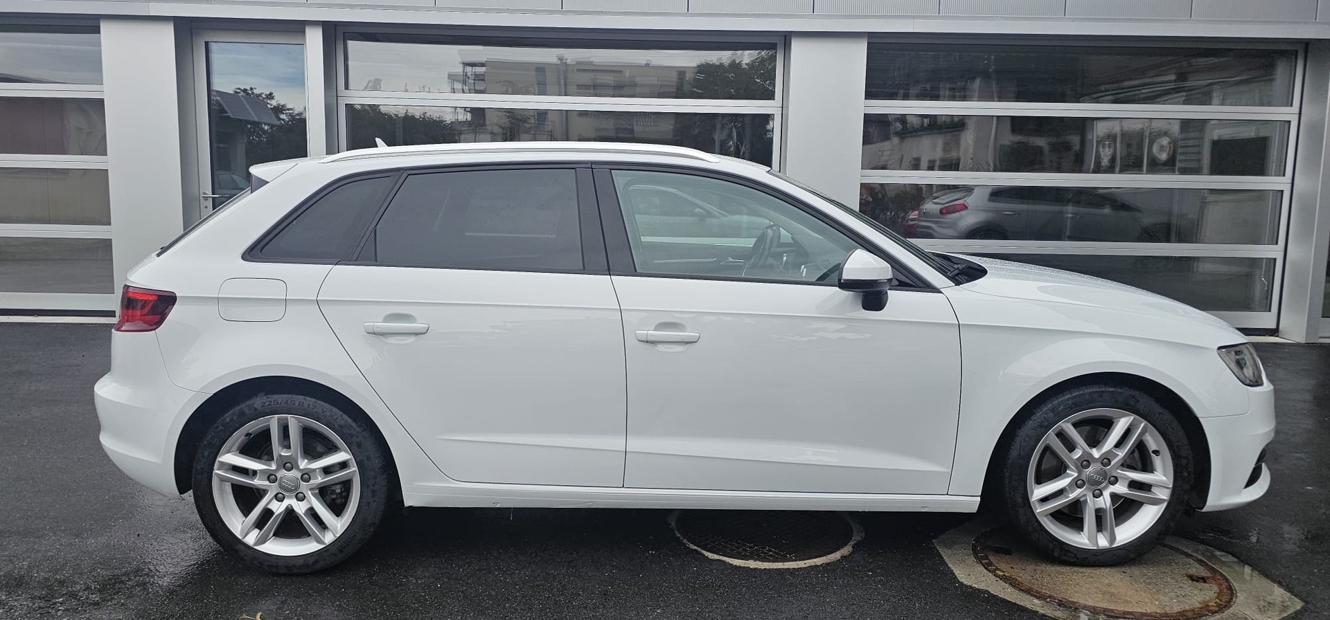 AUDI A3 Sportback 1.8 TFSI Attraction quattro S-tronic-image-3