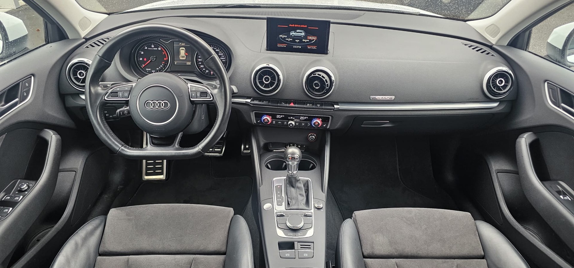 AUDI A3 Sportback 1.8 TFSI Attraction quattro S-tronic-image-10
