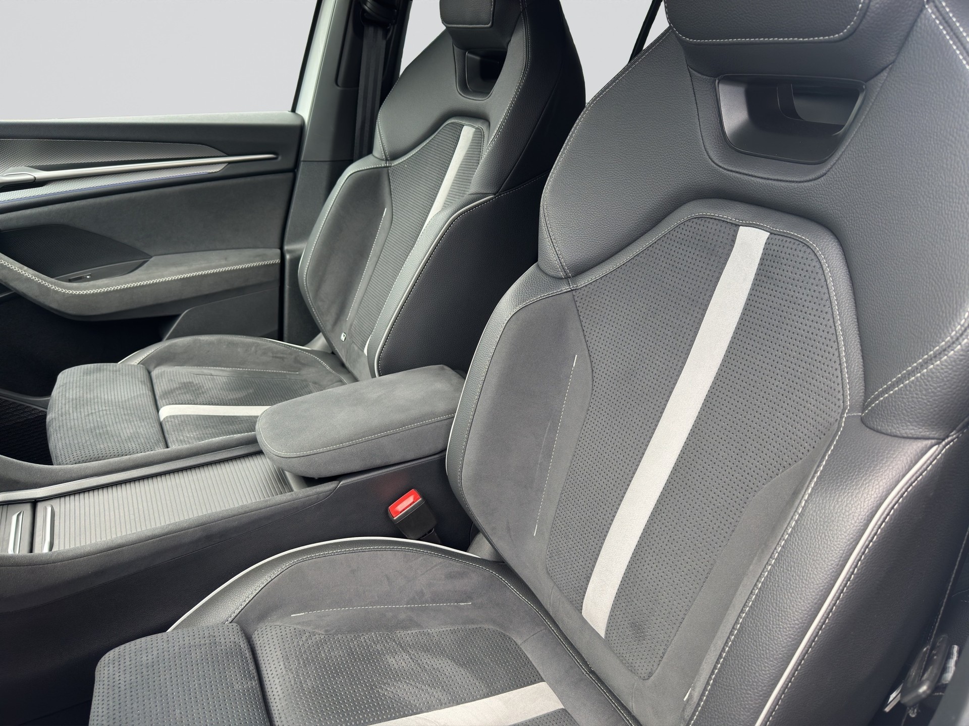 SKODA KODIAQ 2.0 TSI DSG 4x4 Sportline NAVI AHK-image-4