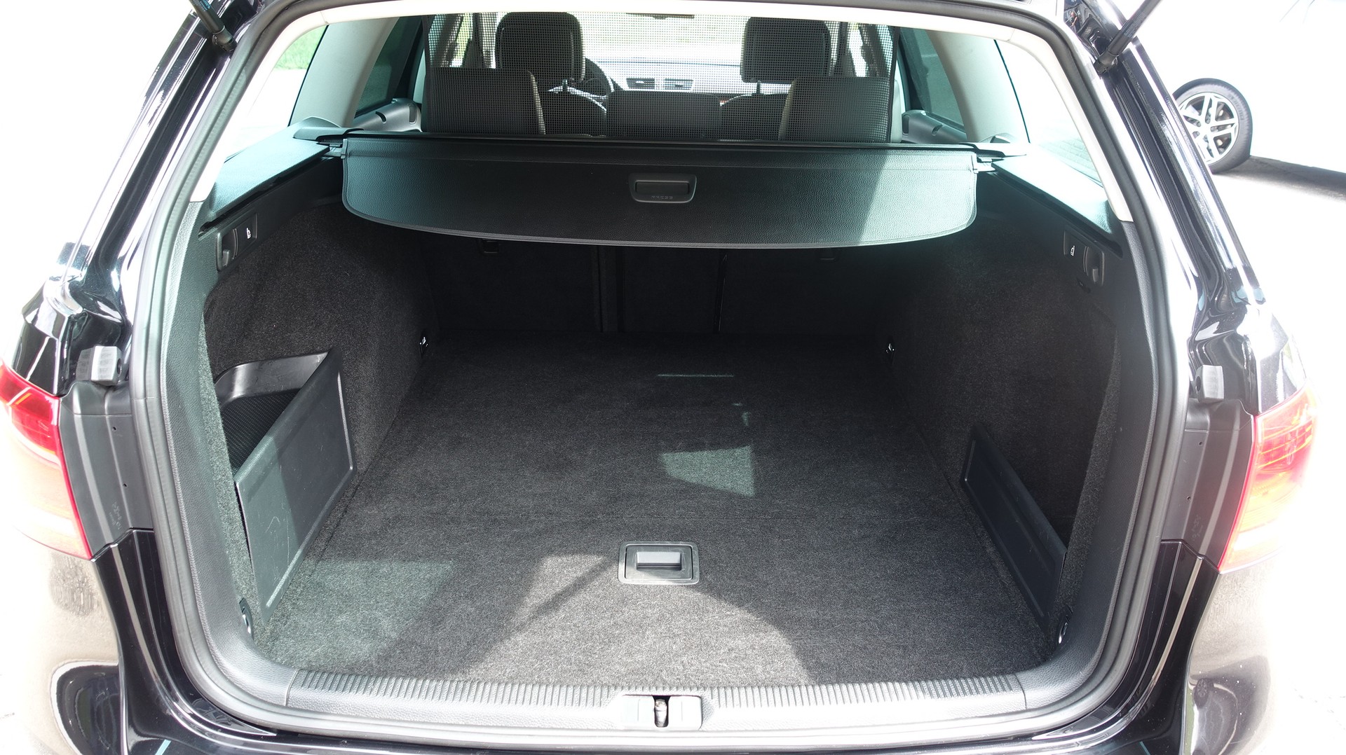 VW Passat Variant 3.6 FSI Highline 4Motion DSG-image-14
