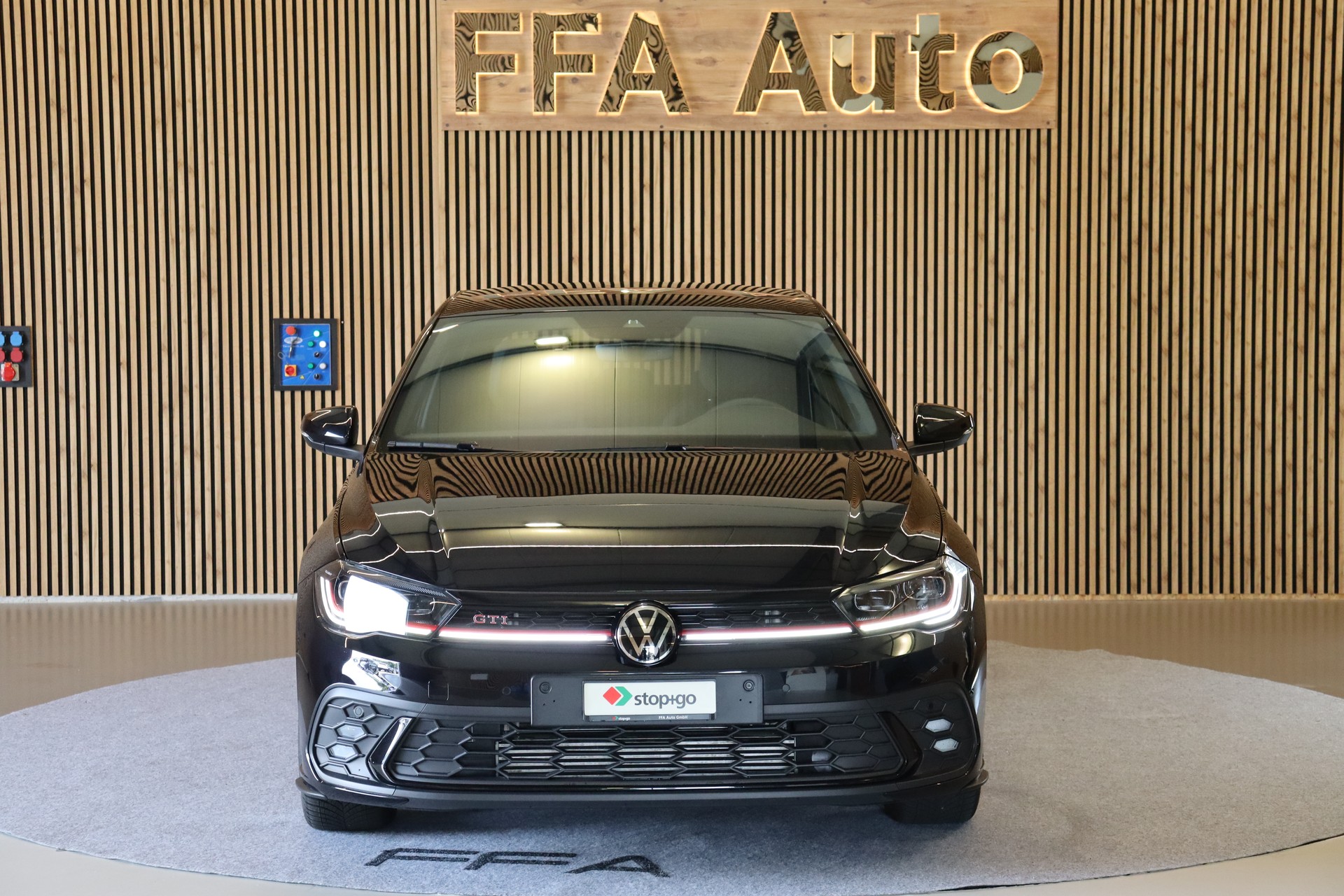 VW Polo 2.0 TSI GTI DSG-image-2