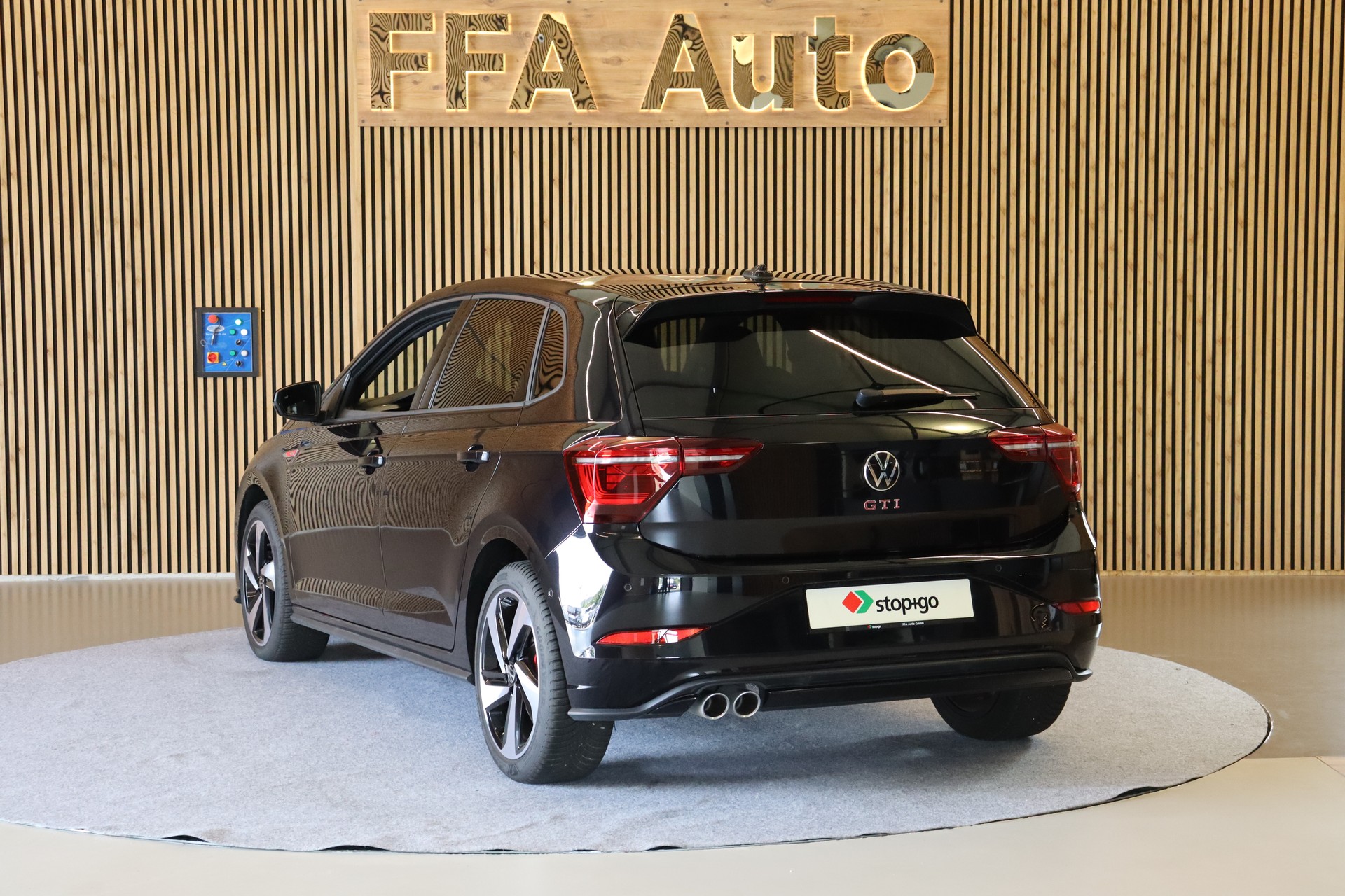 VW Polo 2.0 TSI GTI DSG-image-9