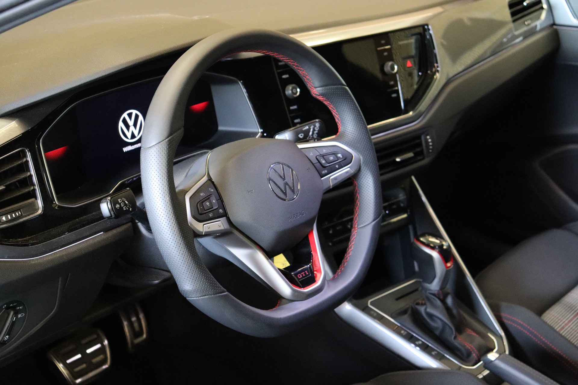 VW Polo 2.0 TSI GTI DSG-image-12