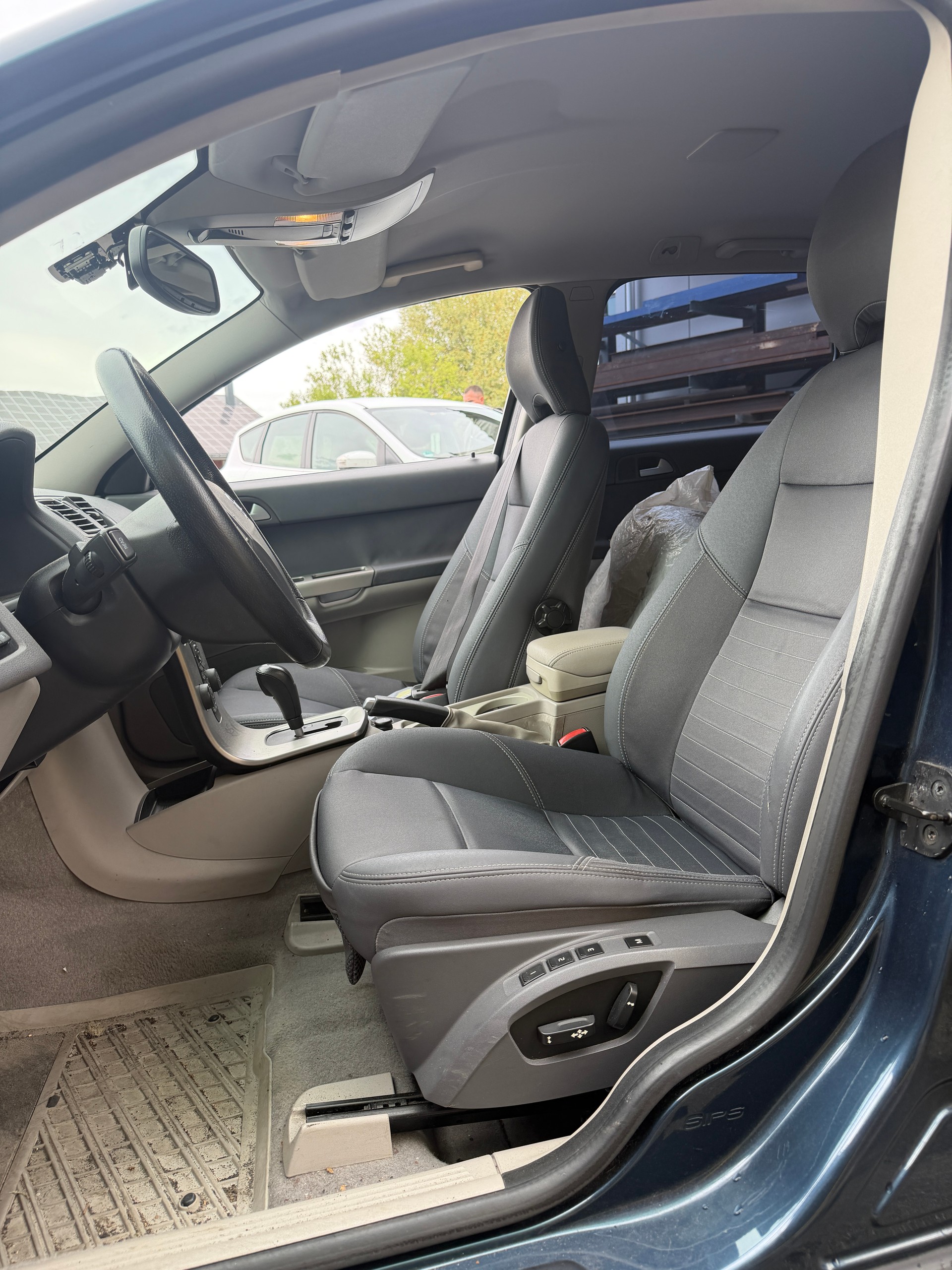 VOLVO V50 T5 Kinetic-image-8