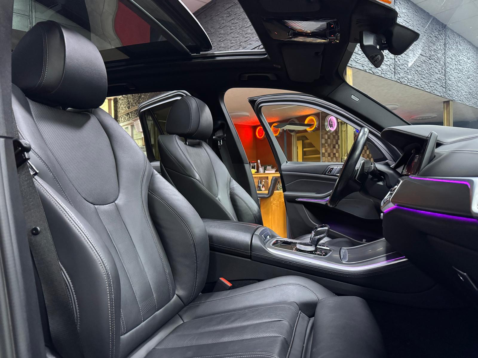 BMW X5 xDrive M50i Steptronic / Panorama / Vollausstattung-image-11