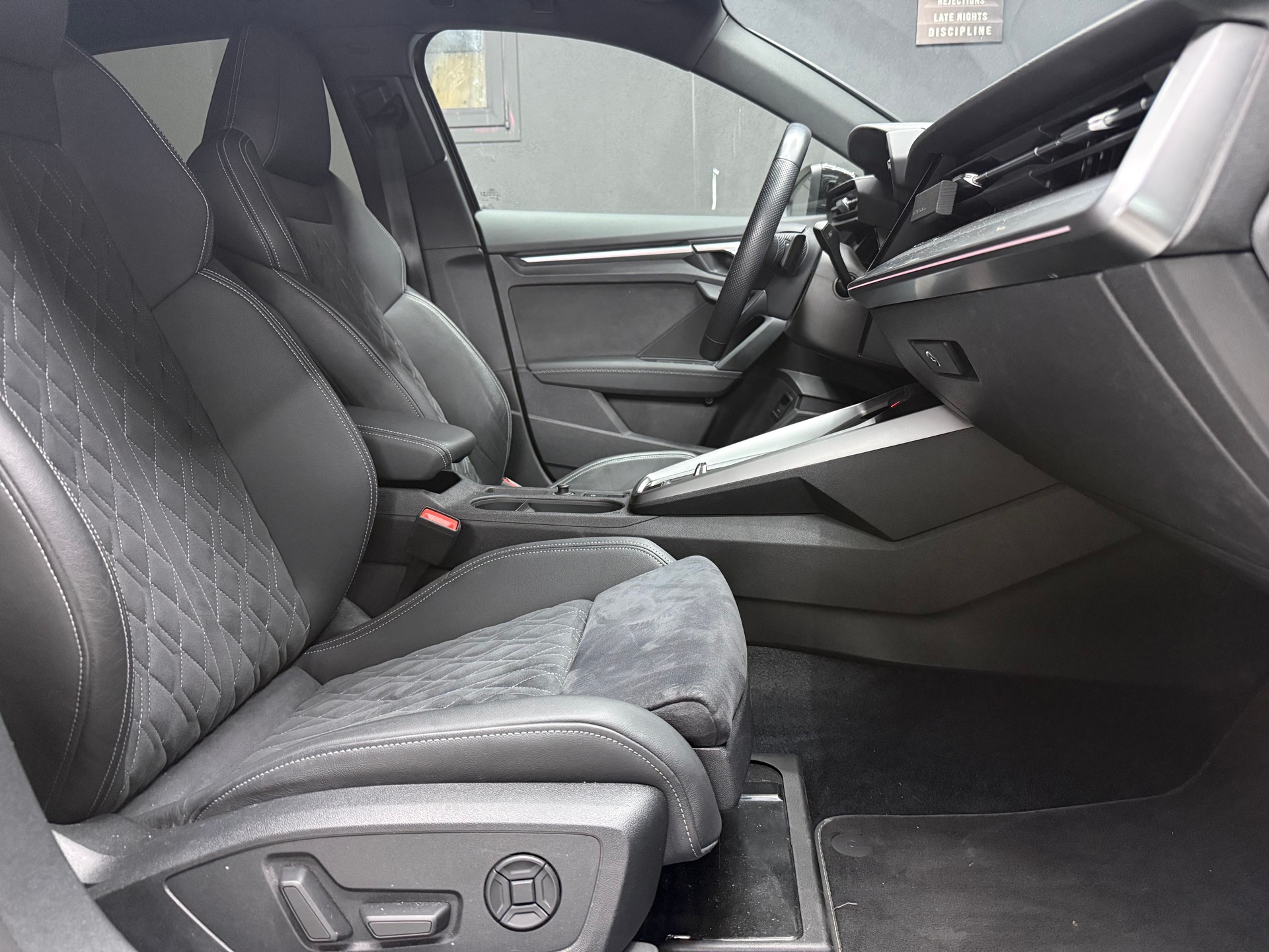 AUDI A3 Sportback 35 TFSI S line Attraction S-tronic-image-10