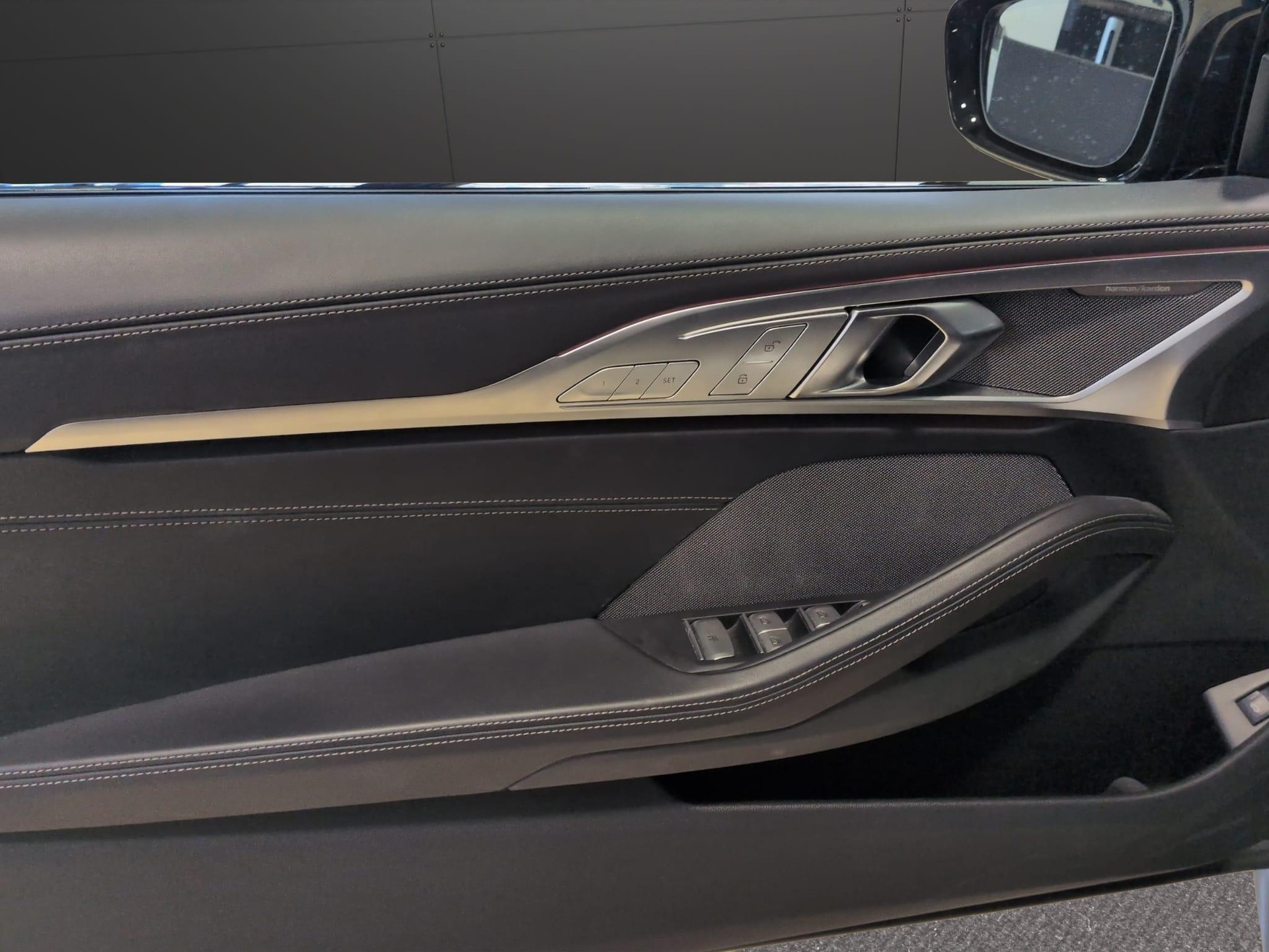 BMW M850i xDrive Cabriolet-image-11