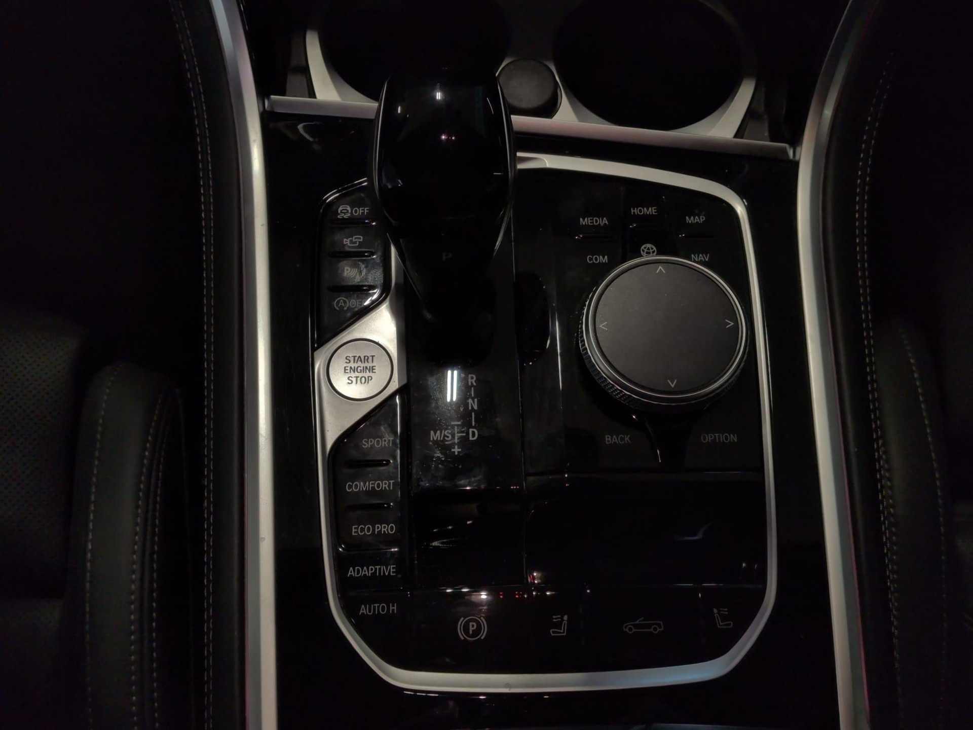 BMW M850i xDrive Cabriolet-image-9