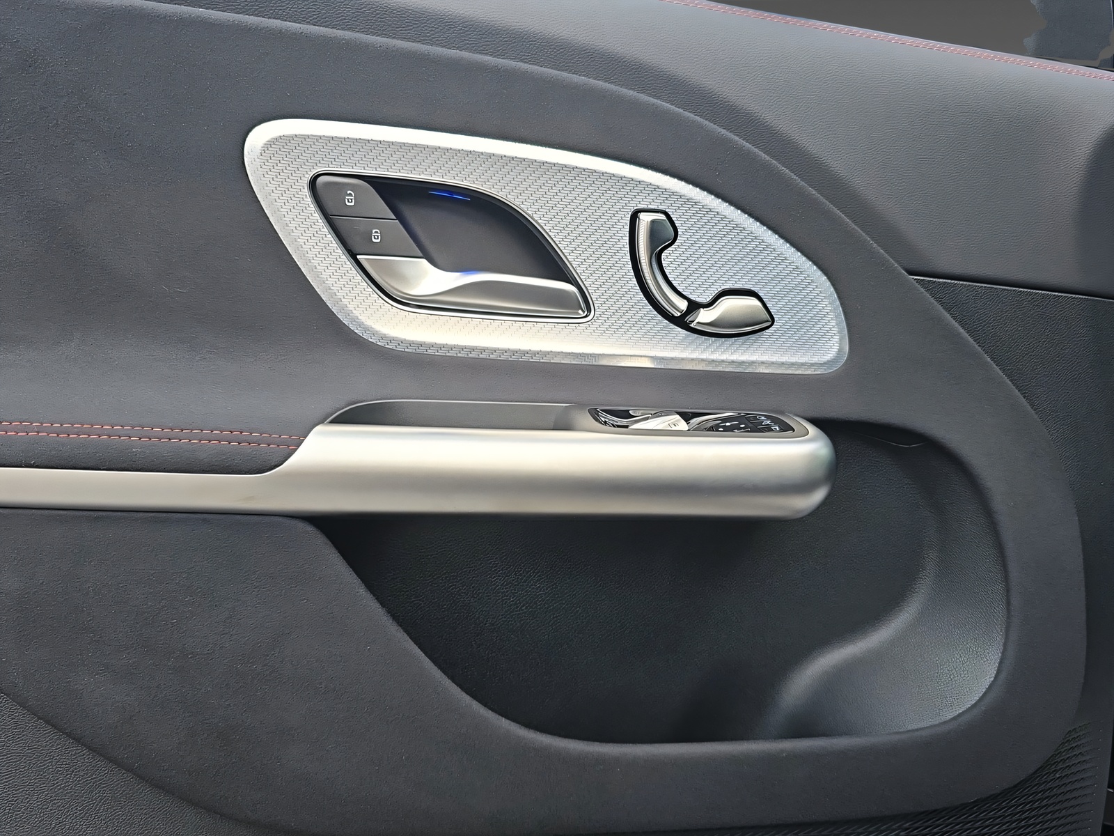 MERCEDES-BENZ GLB 220 4Matic-image-9