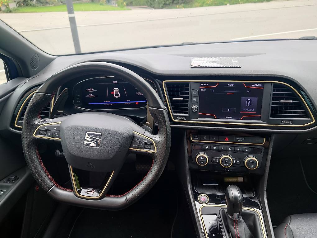 SEAT LEON-image-2