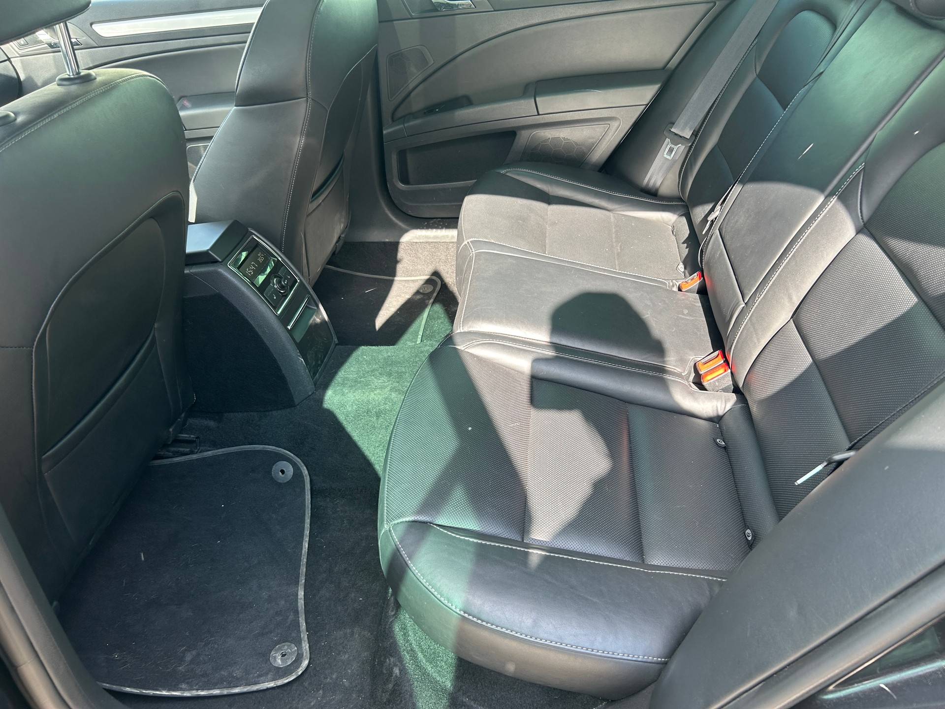 SKODA Superb Combi 3.6 FSI AllDrive 4x4 DSG-image-8
