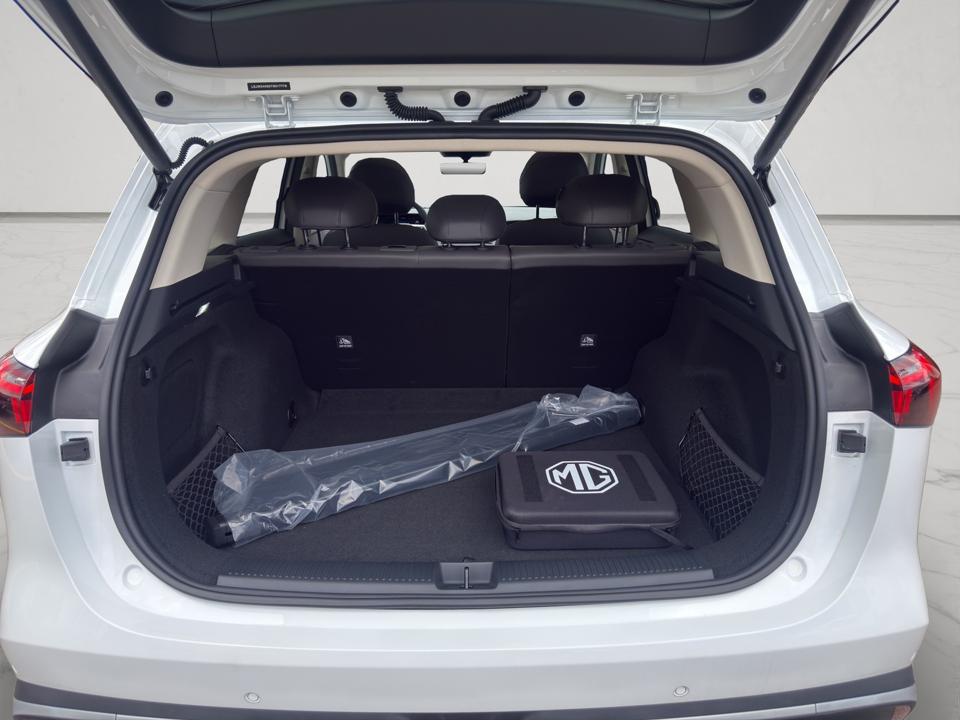 MG S6 EV 77kWh Luxury AWD-image-6