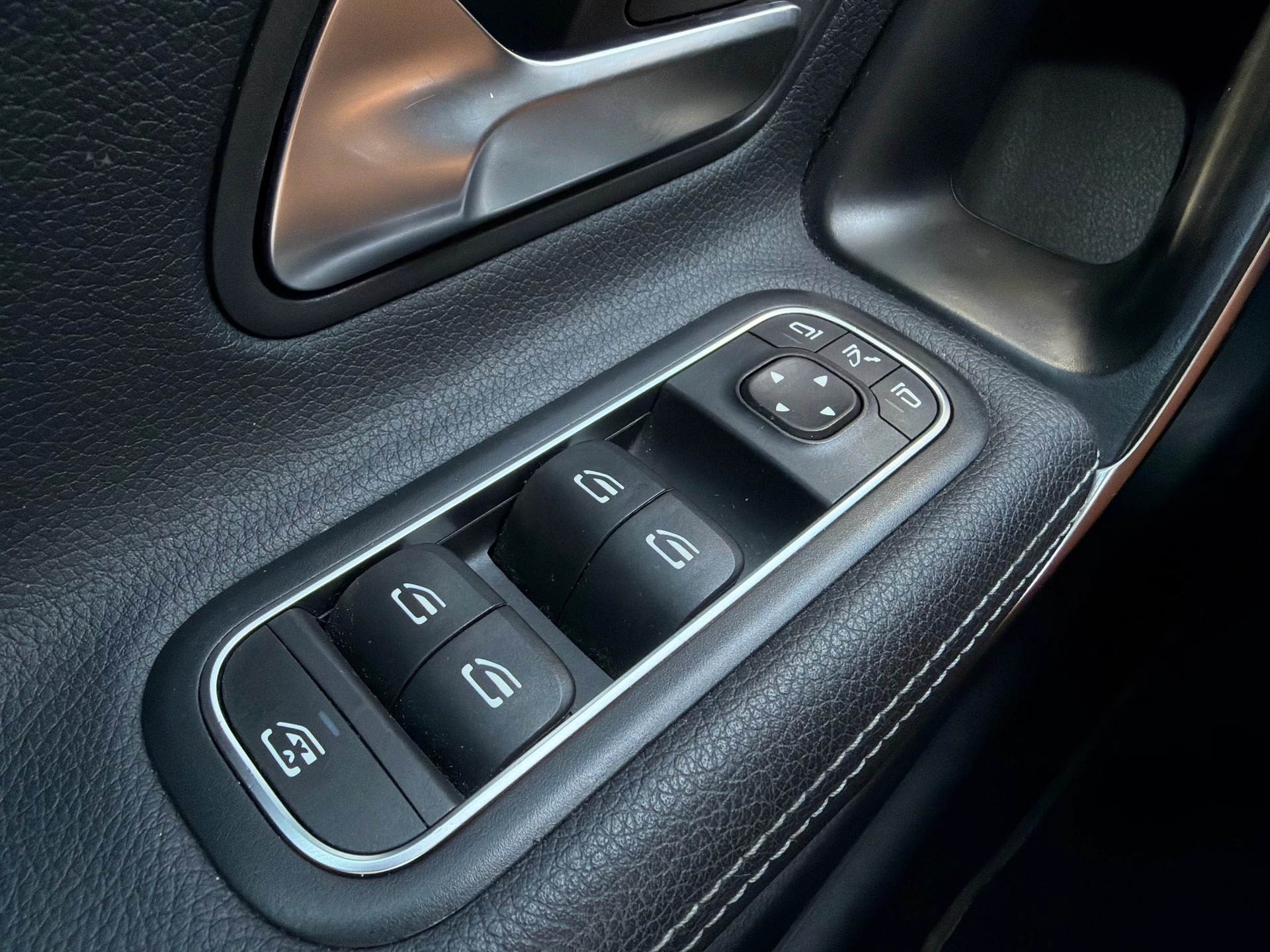 MERCEDES-BENZ A 180 Progressive 7G-DCT-image-28