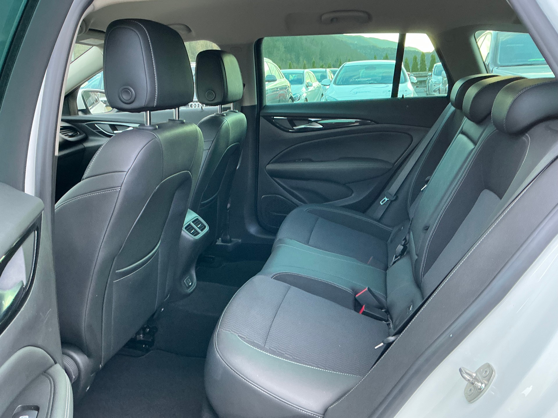 OPEL Insignia 1.6 CDTI Sports Tourer Excellence Automatic-image-6