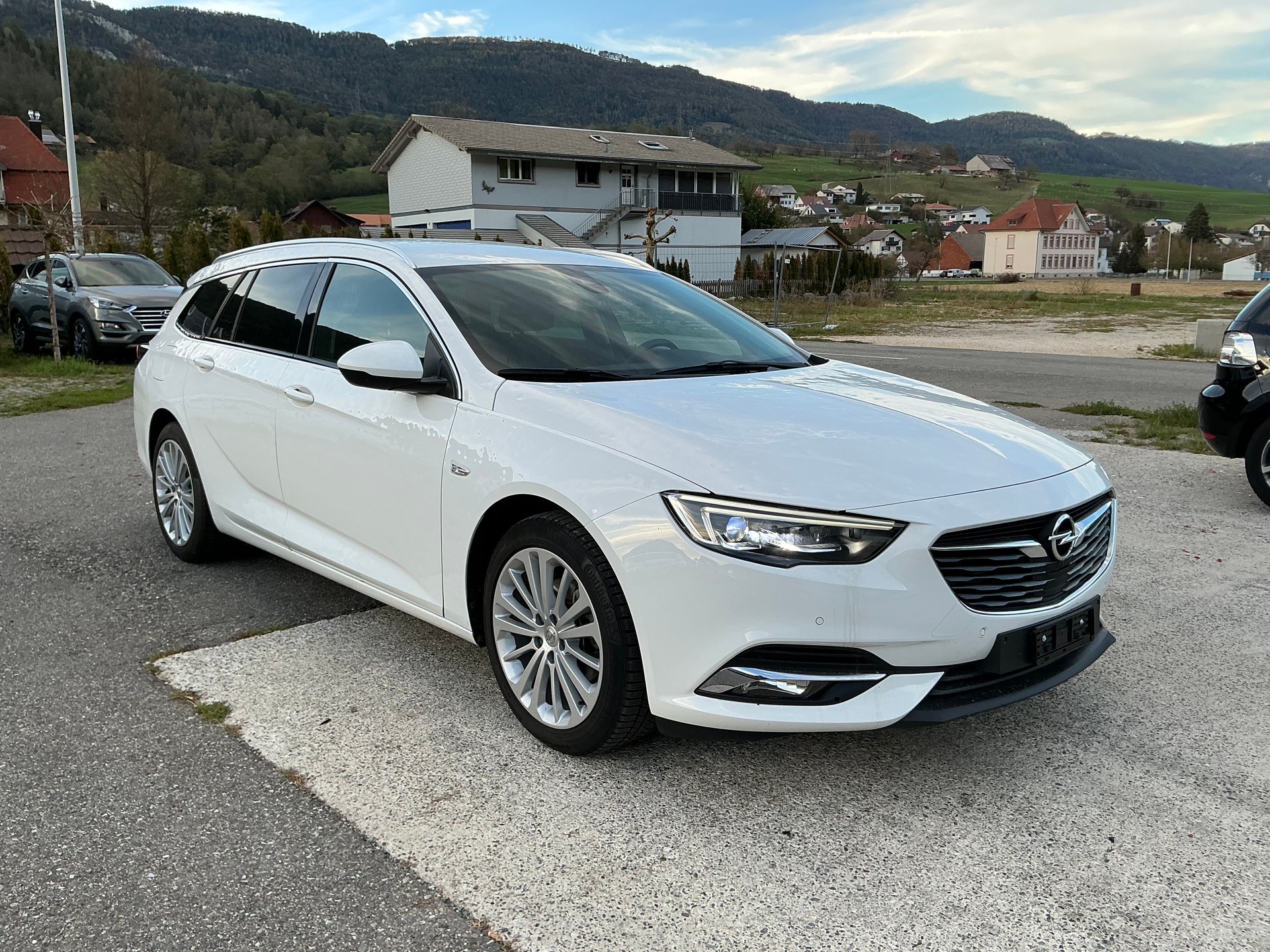 OPEL Insignia 1.6 CDTI Sports Tourer Excellence Automatic-image-1