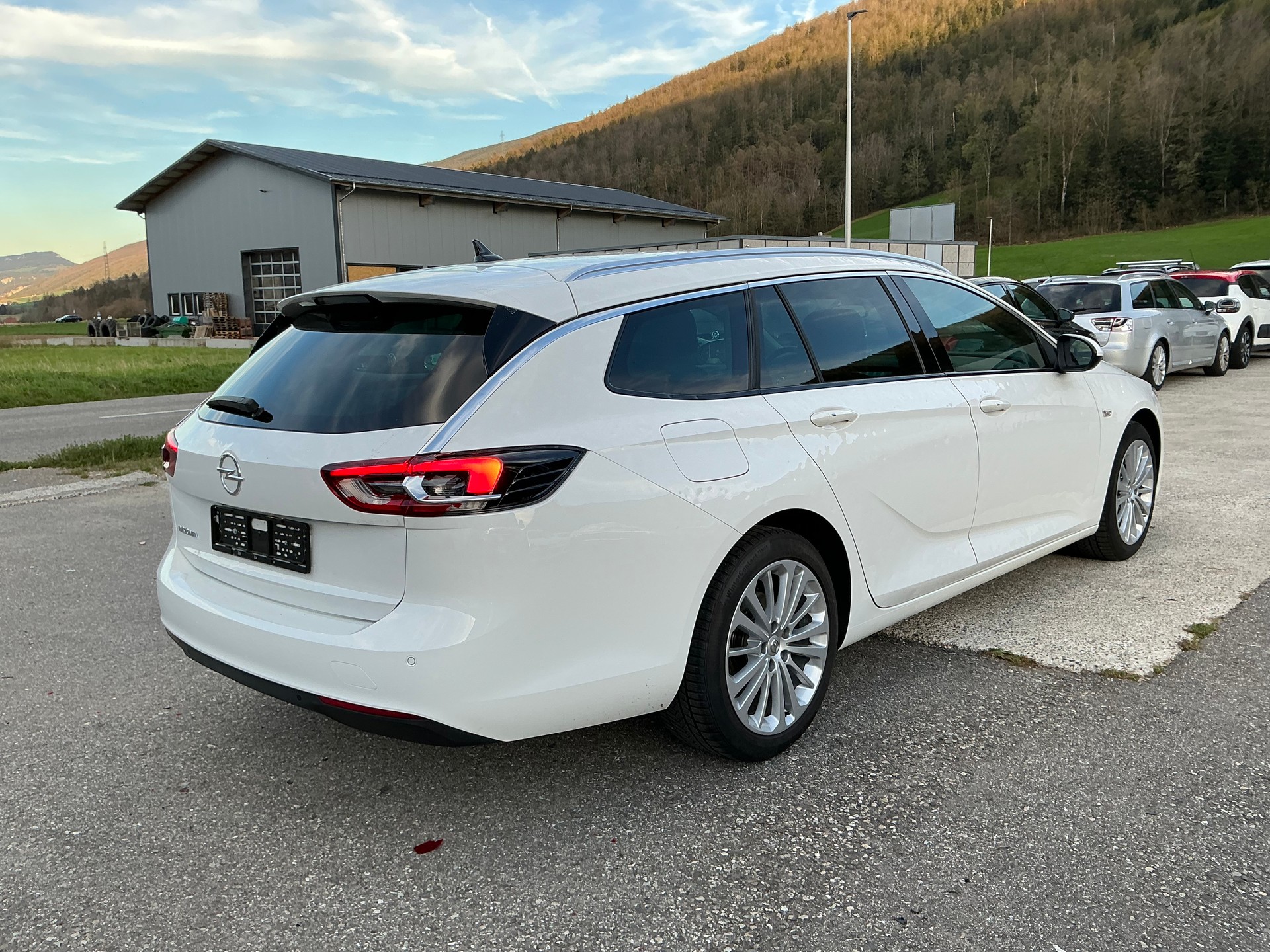 OPEL Insignia 1.6 CDTI Sports Tourer Excellence Automatic-image-2
