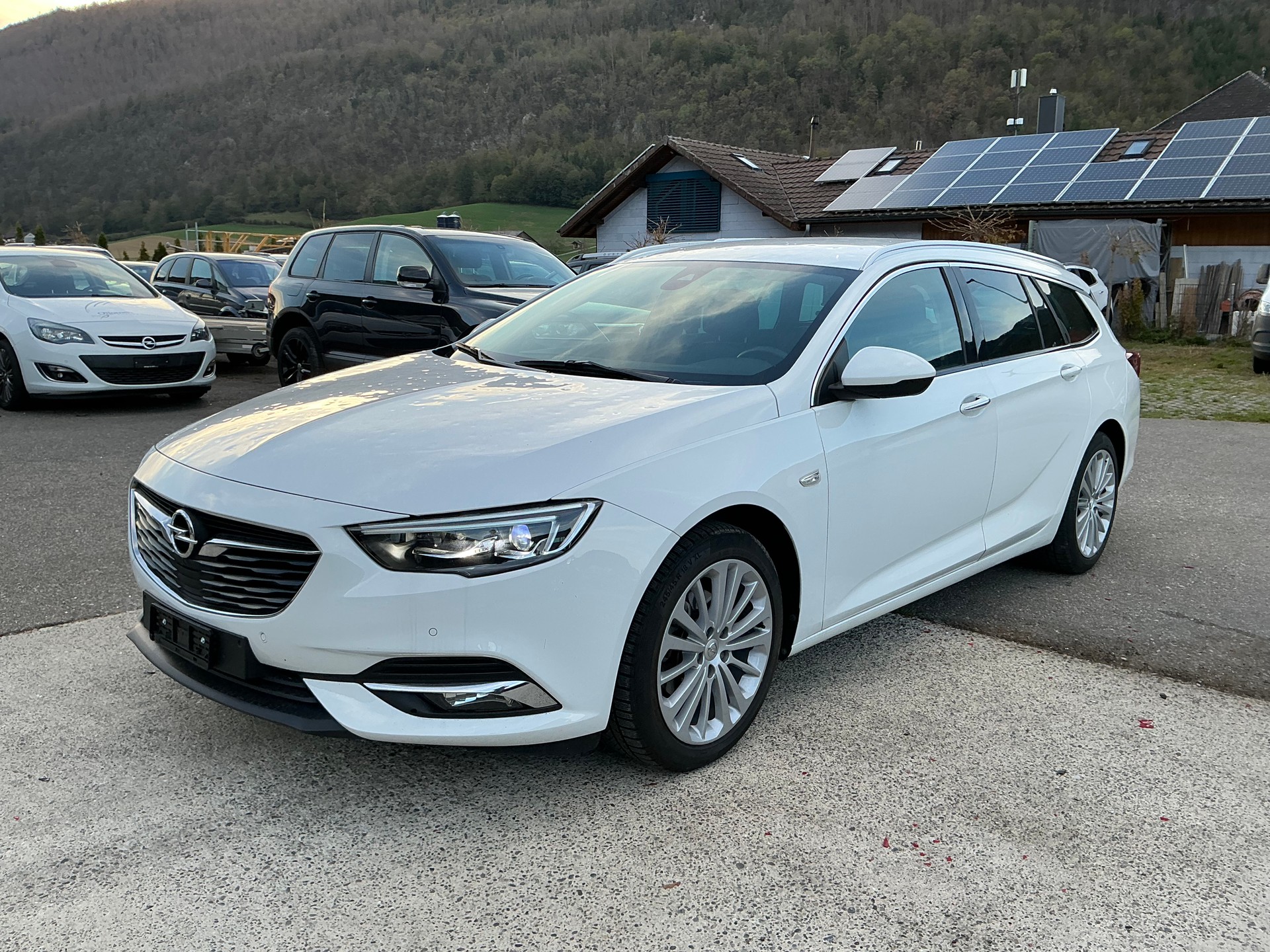 OPEL Insignia 1.6 CDTI Sports Tourer Excellence Automatic-image-0