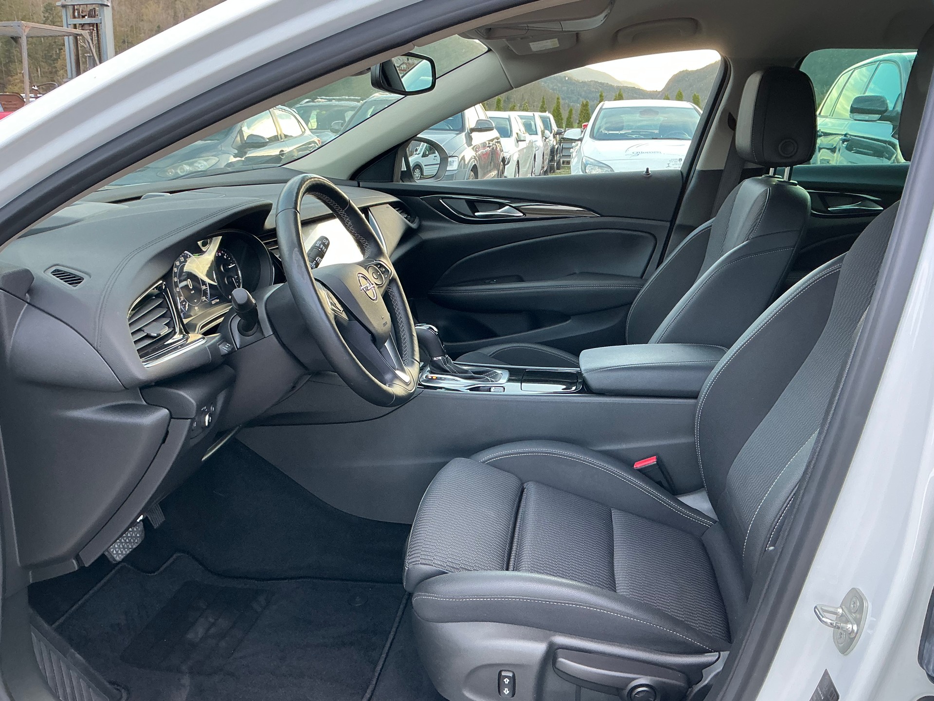 OPEL Insignia 1.6 CDTI Sports Tourer Excellence Automatic-image-5