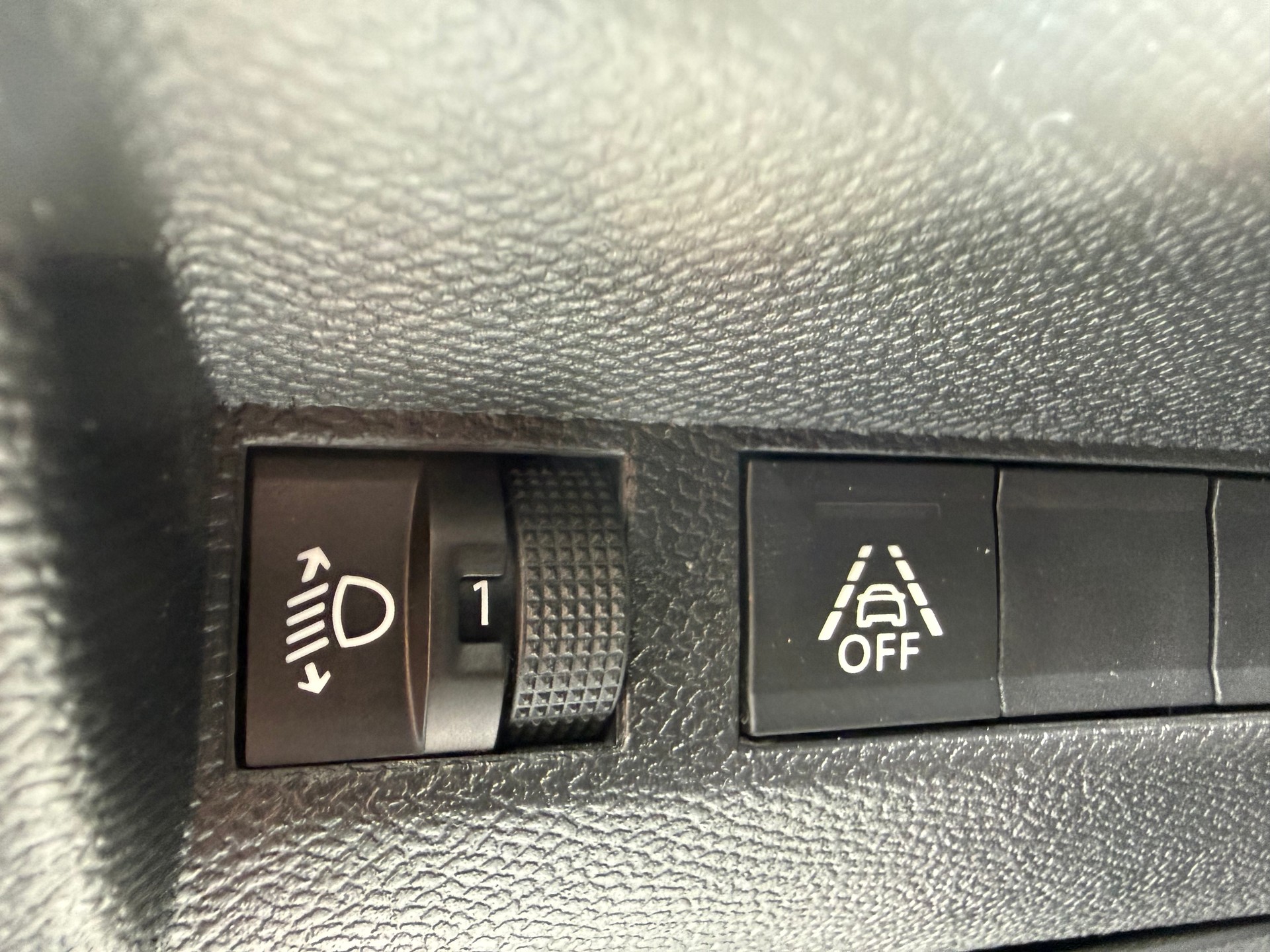 PEUGEOT 2008 1.2 PureTech Allure-image-10