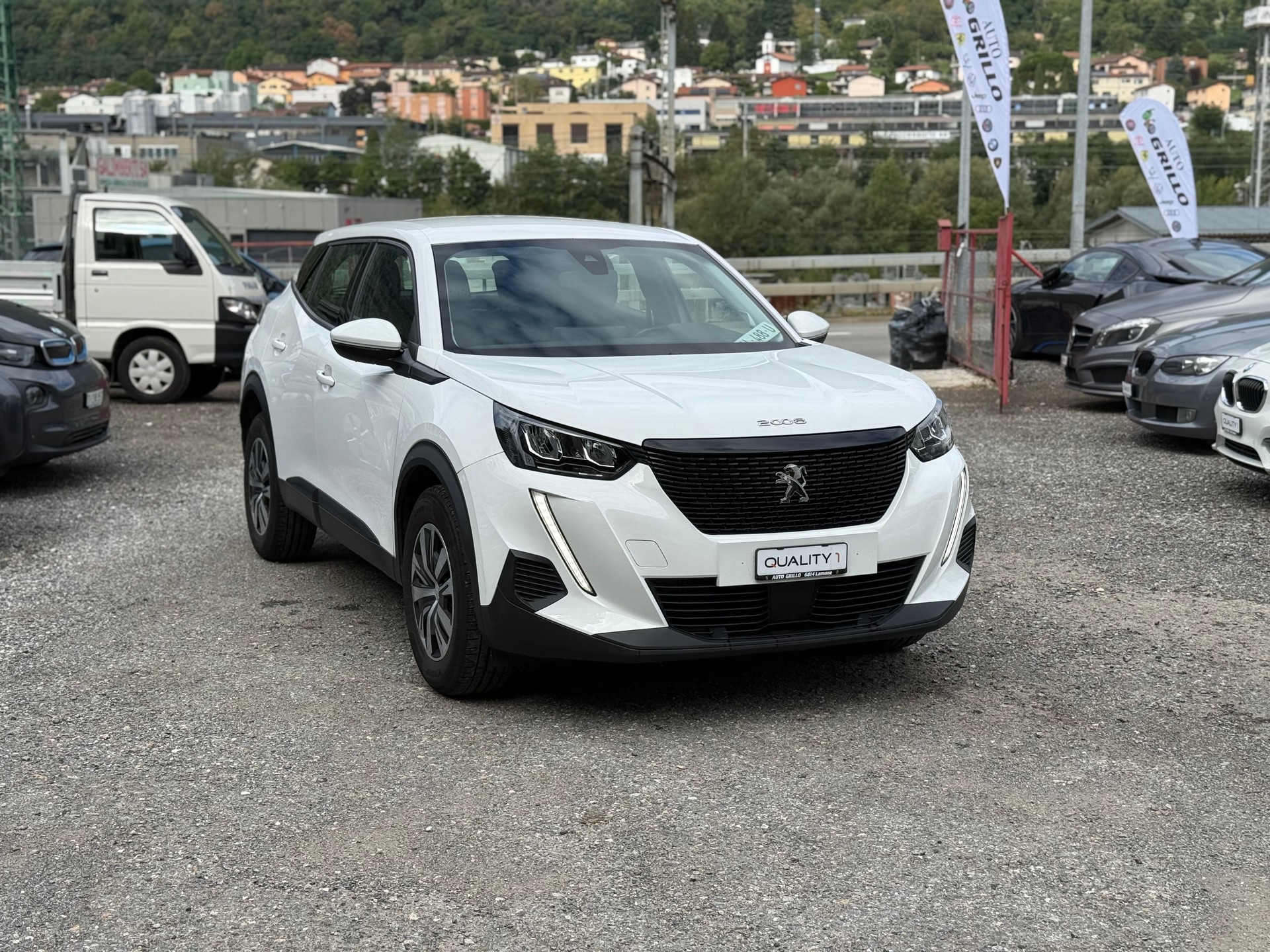 PEUGEOT 2008 1.2 PureTech Allure-image-1