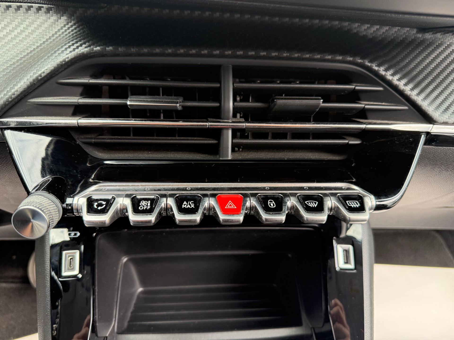 PEUGEOT 2008 1.2 PureTech Allure-image-11