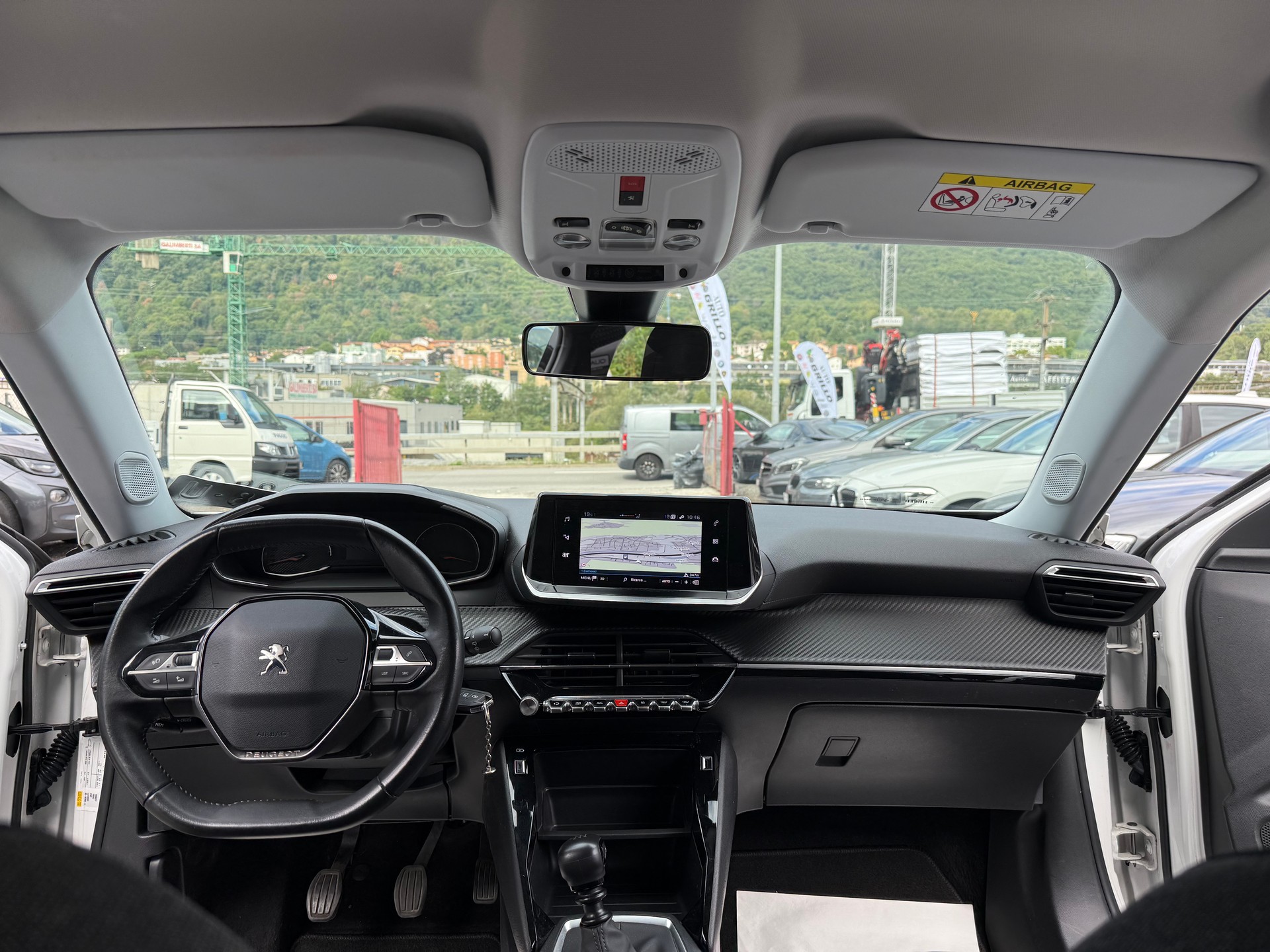 PEUGEOT 2008 1.2 PureTech Allure-image-4