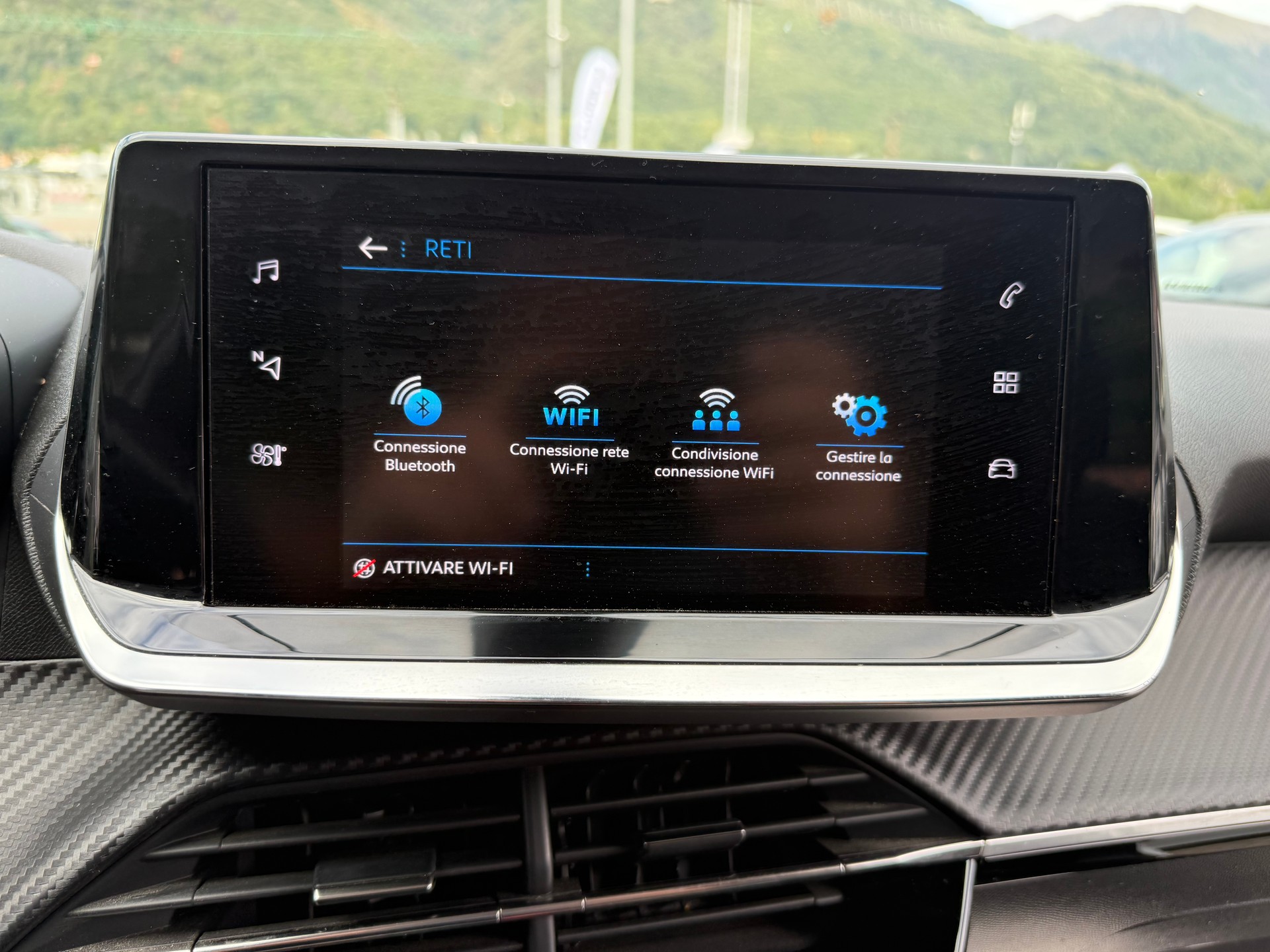 PEUGEOT 2008 1.2 PureTech Allure-image-6