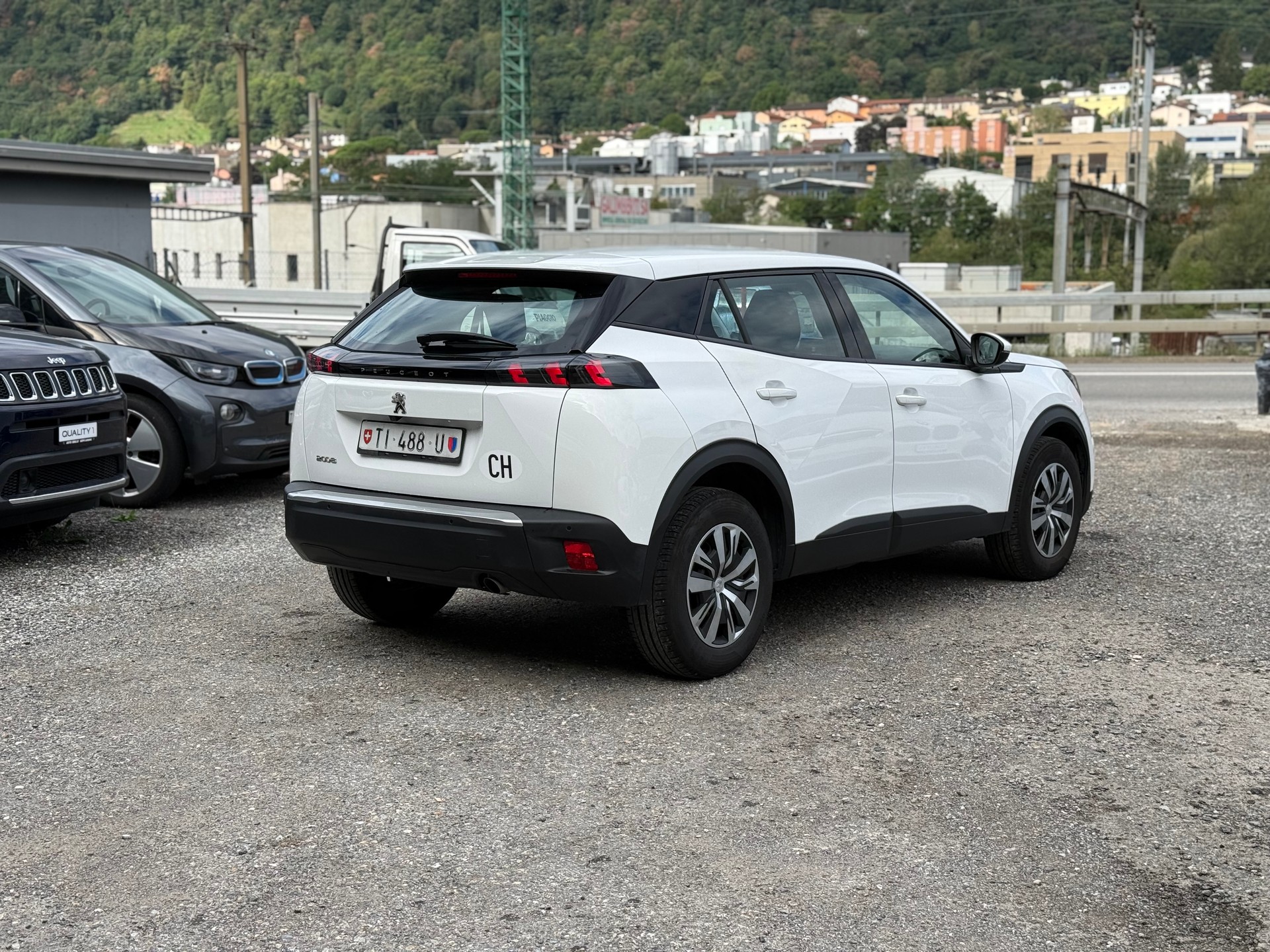 PEUGEOT 2008 1.2 PureTech Allure-image-3
