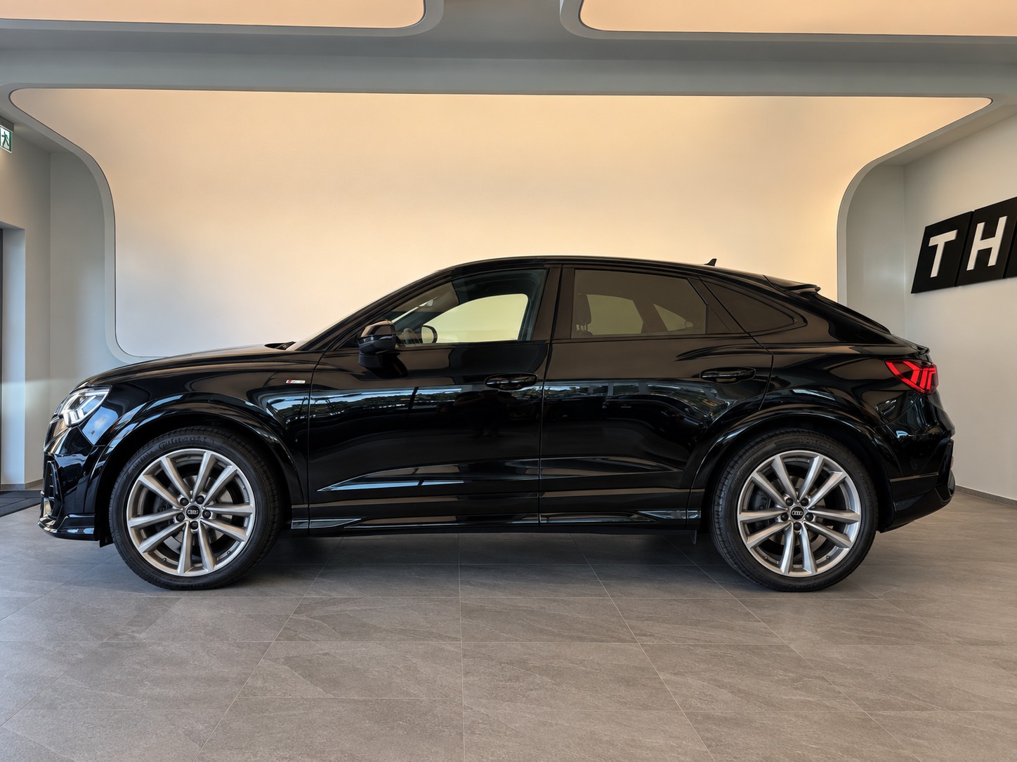 AUDI Q3 Sportback 45 TFSI S line quattro S-tronic-image-1