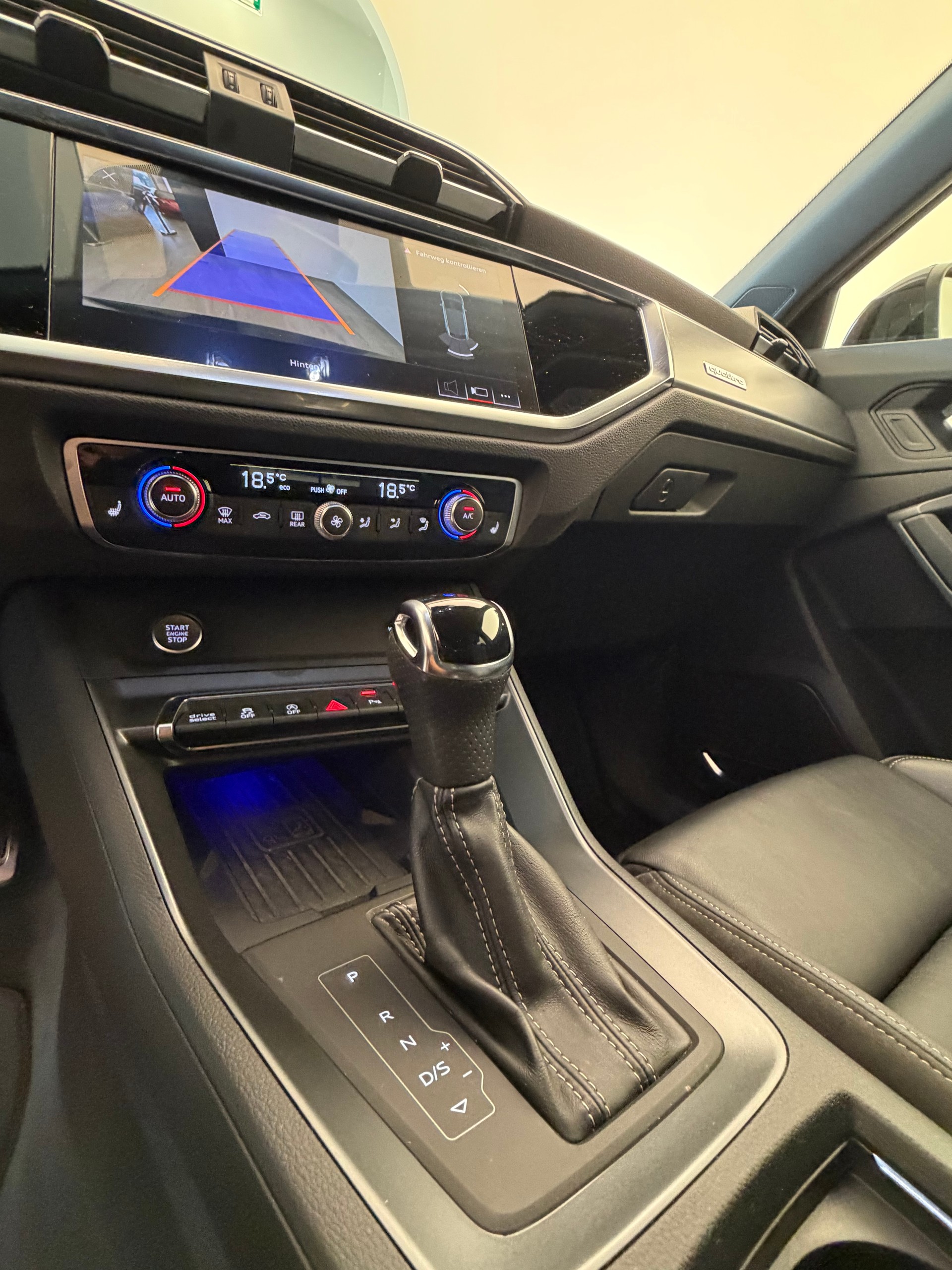 AUDI Q3 Sportback 45 TFSI S line quattro S-tronic-image-9