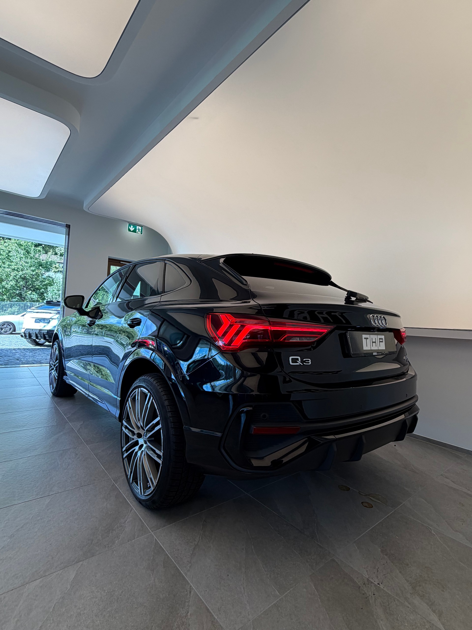 AUDI Q3 Sportback 45 TFSI S line quattro S-tronic-image-2