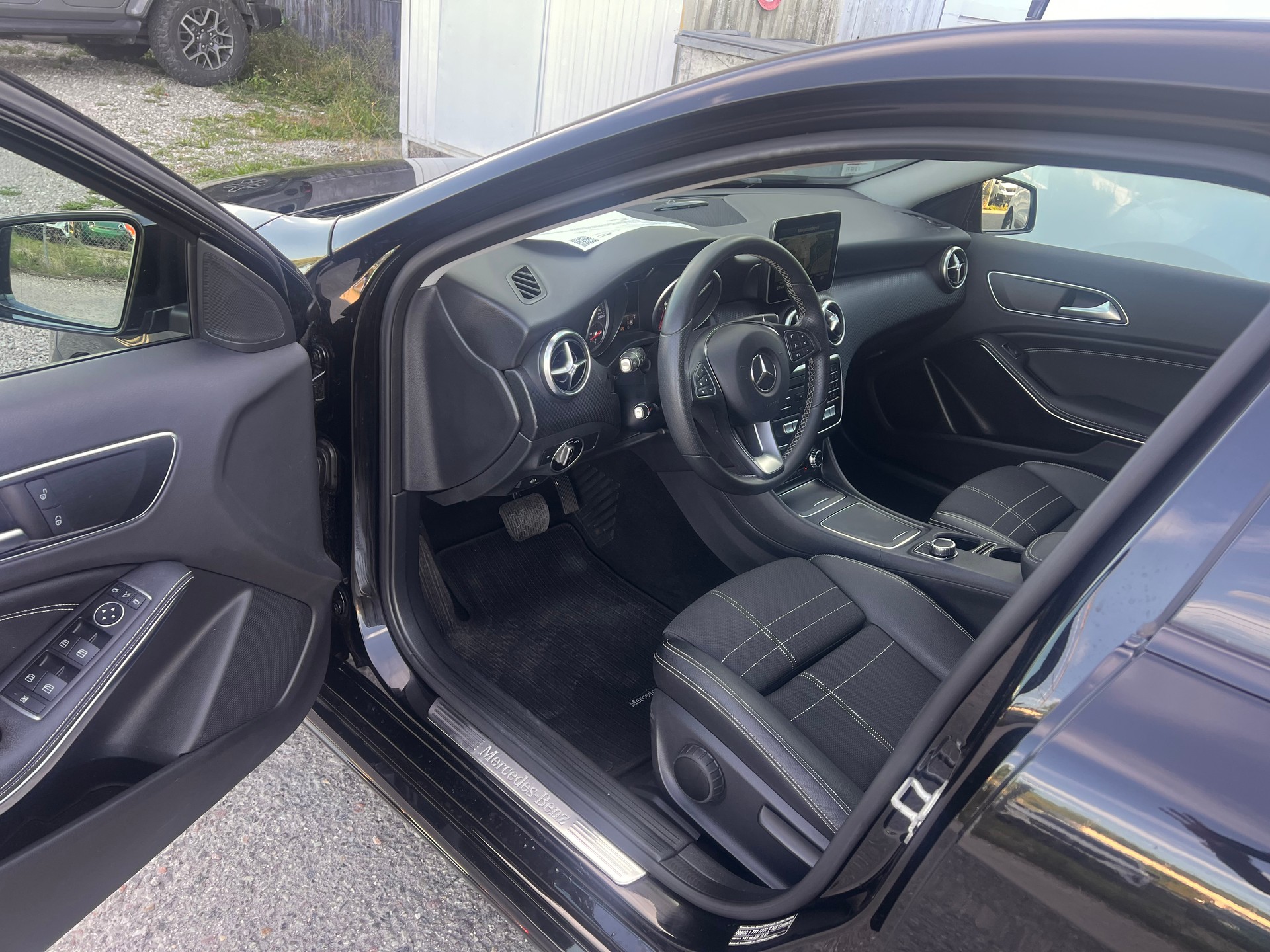 MERCEDES-BENZ A 180 Night Star 7G-DCT-image-8