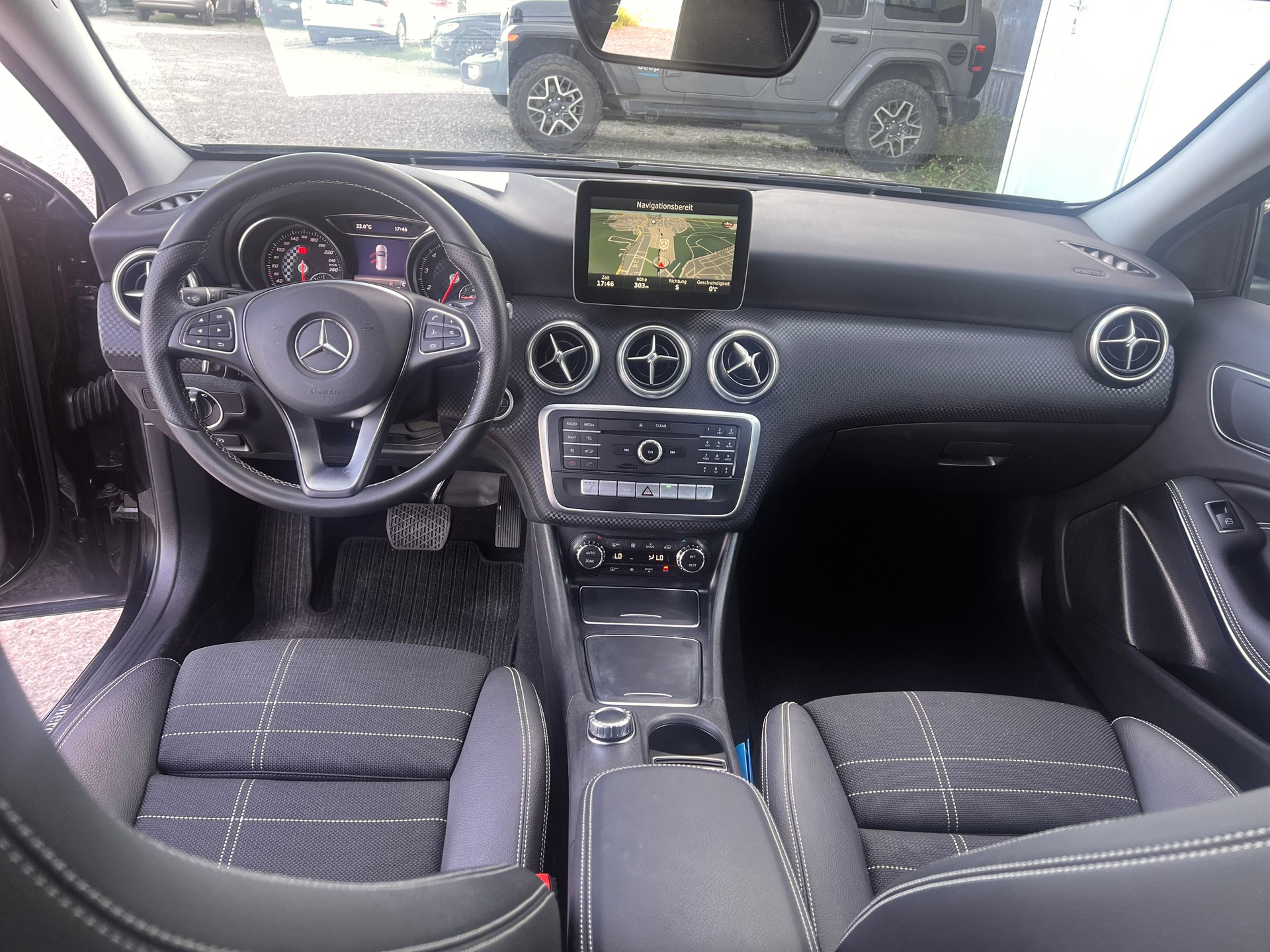 MERCEDES-BENZ A 180 Night Star 7G-DCT-image-7