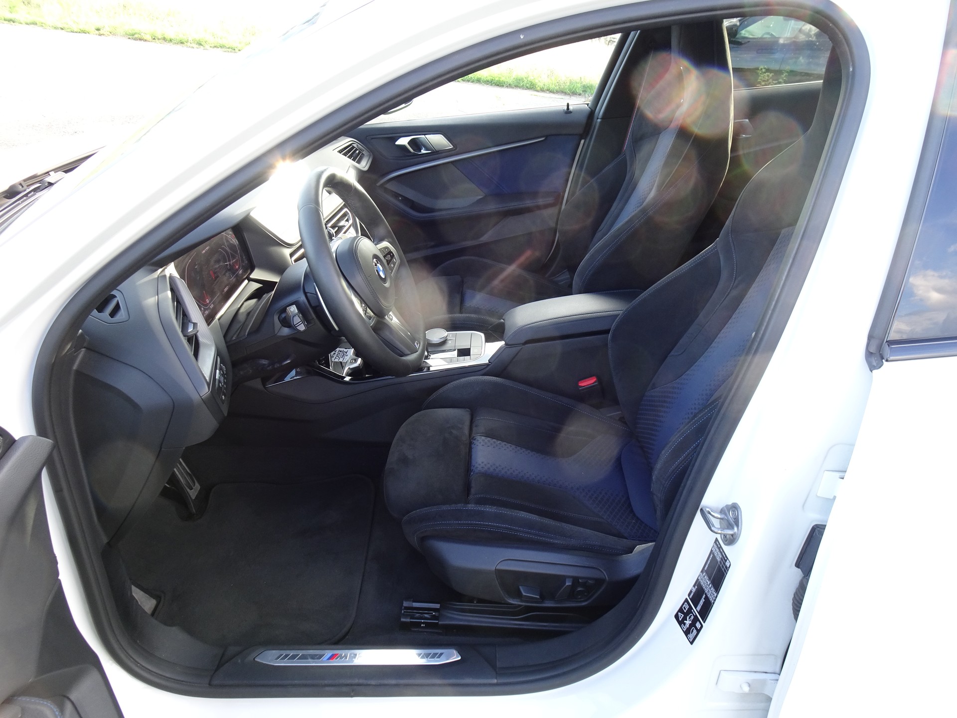 BMW M135i xDrive Steptronic-image-8