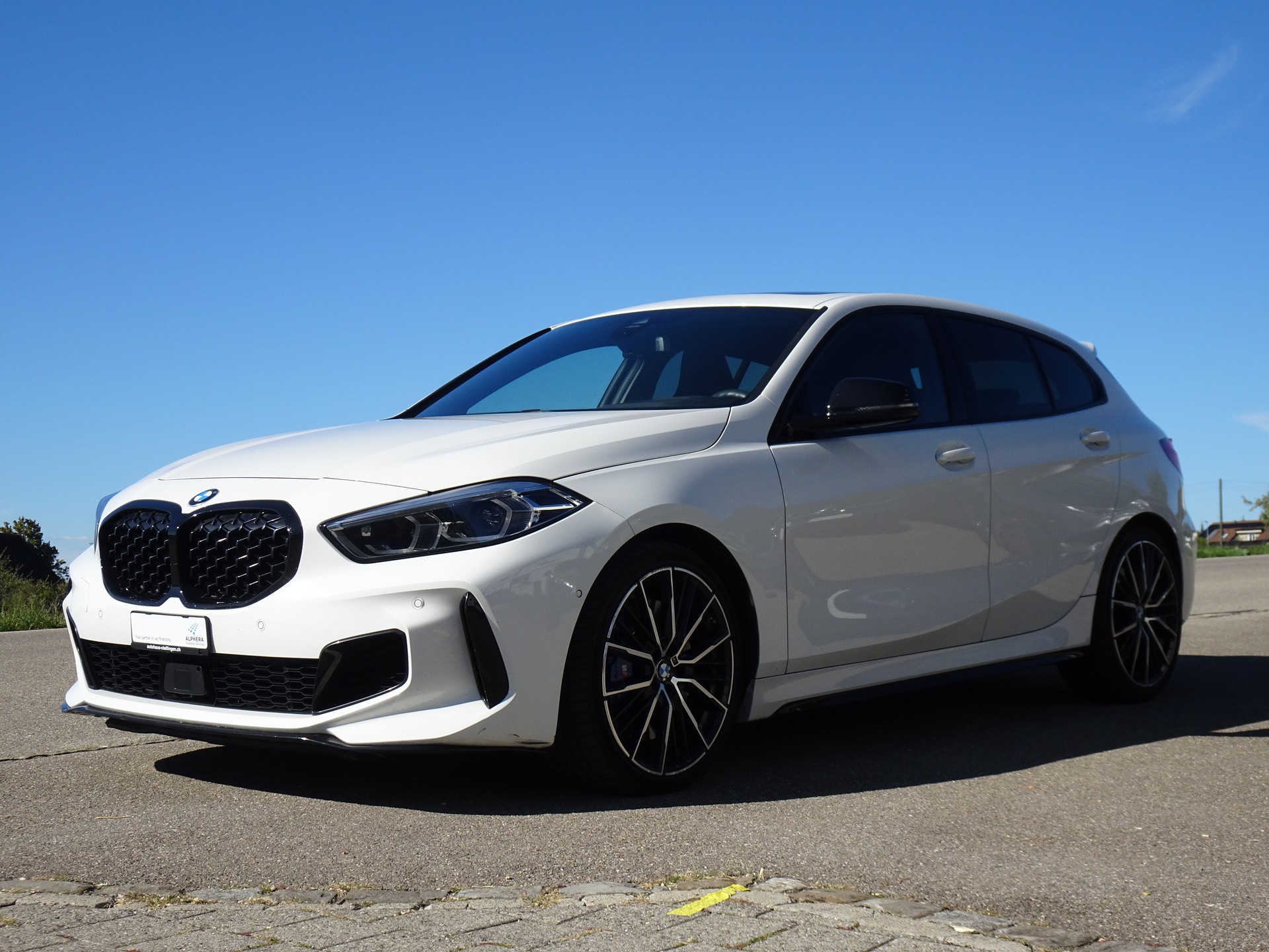 BMW M135i xDrive Steptronic-image-0