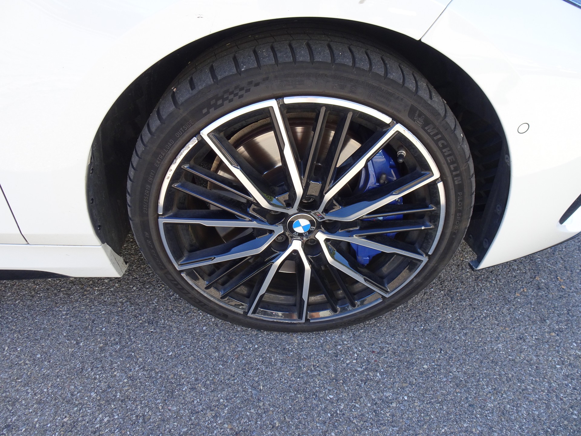 BMW M135i xDrive Steptronic-image-6