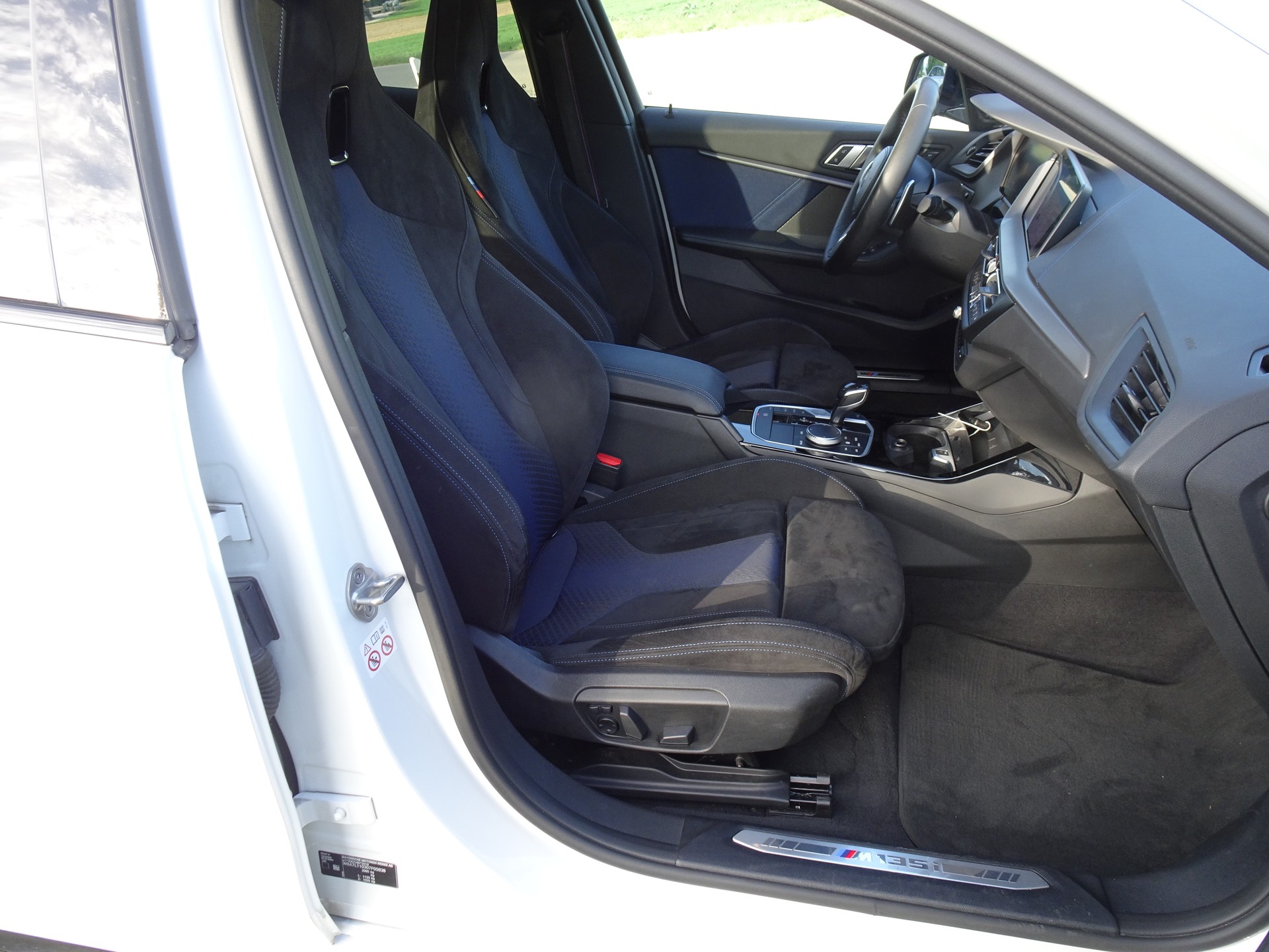BMW M135i xDrive Steptronic-image-7