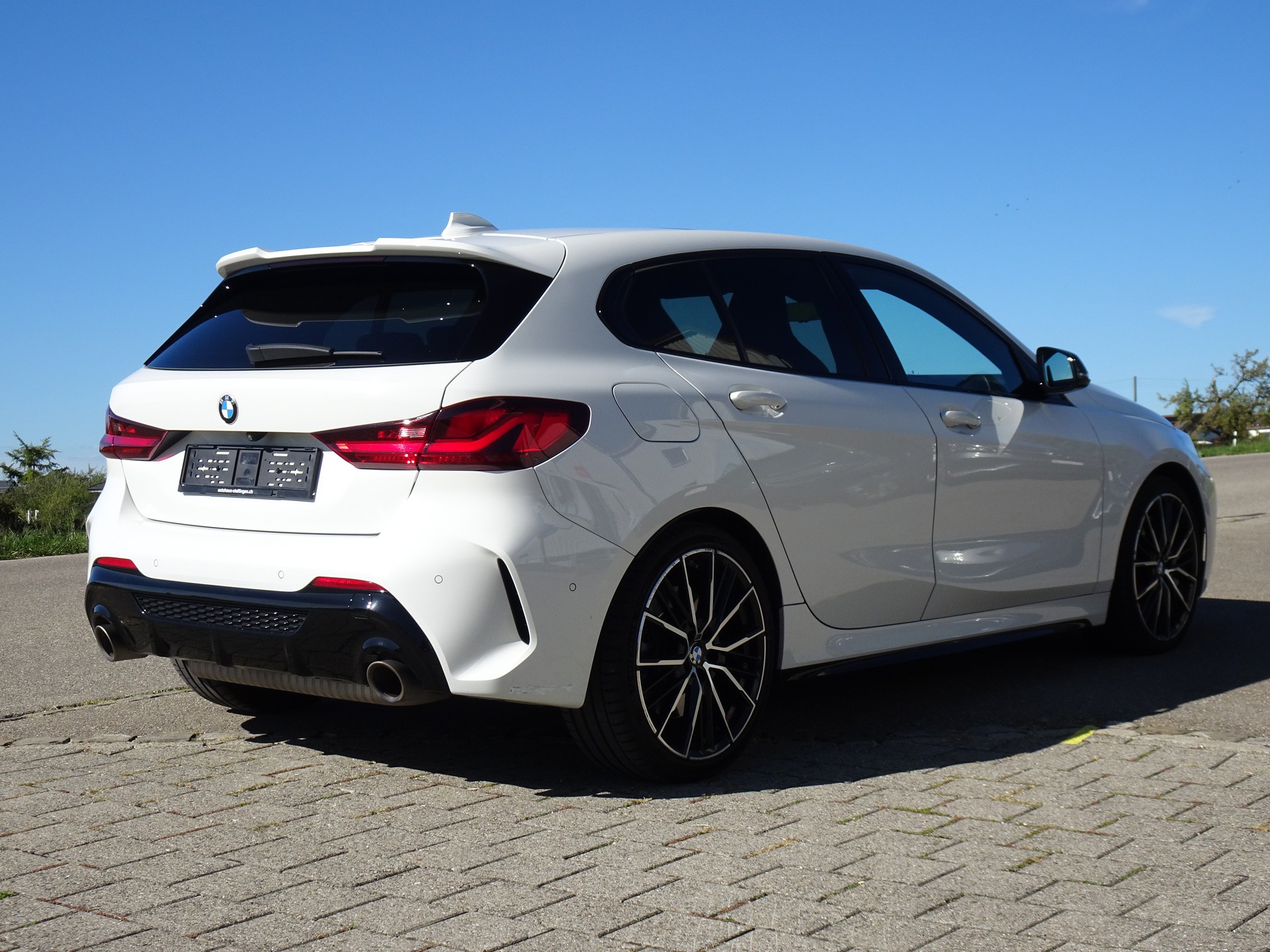 BMW M135i xDrive Steptronic-image-3