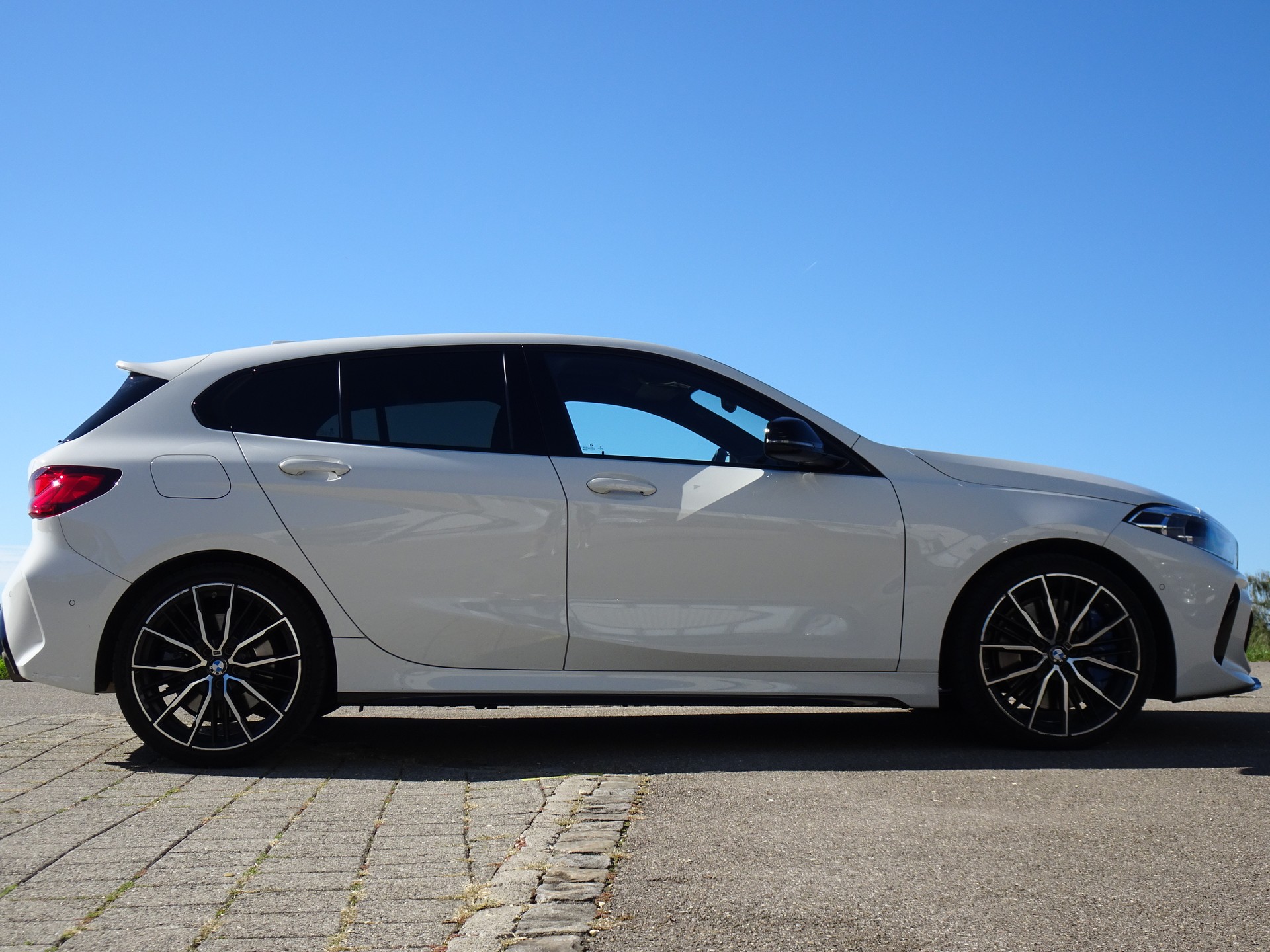 BMW M135i xDrive Steptronic-image-4