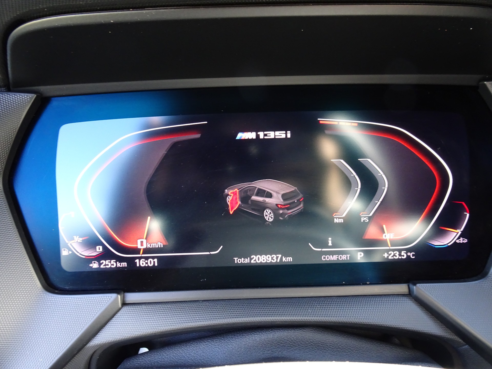 BMW M135i xDrive Steptronic-image-13