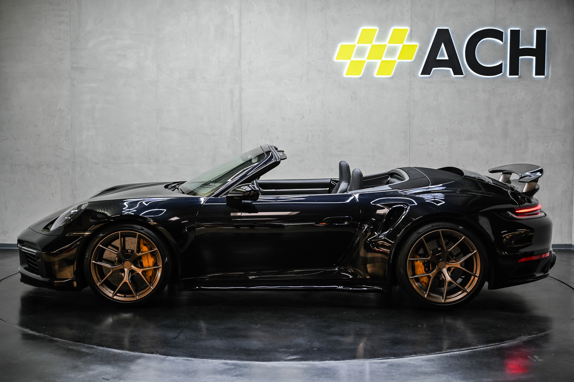 PORSCHE 911 Turbo S Cabriolet PDK-image-7