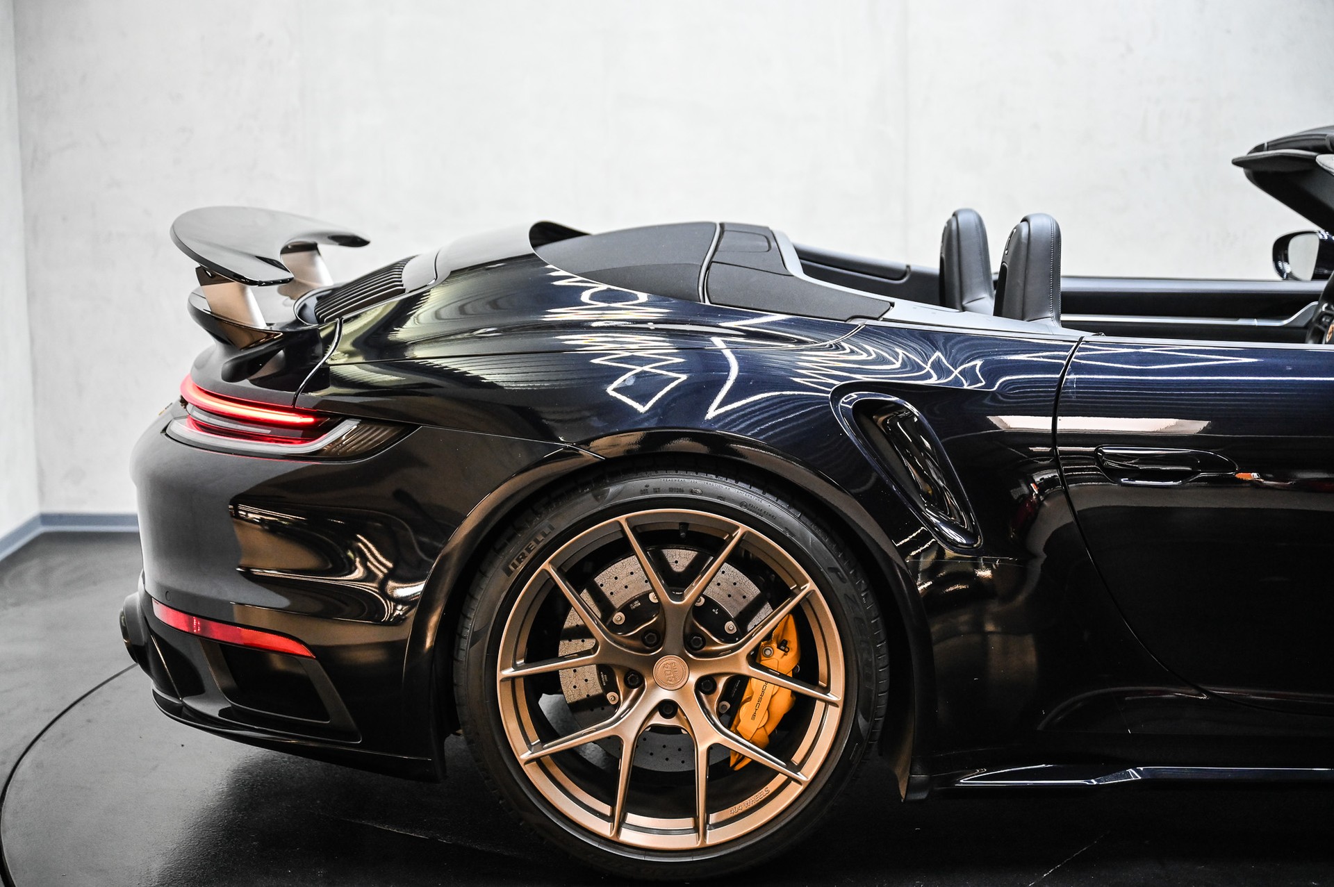 PORSCHE 911 Turbo S Cabriolet PDK-image-16