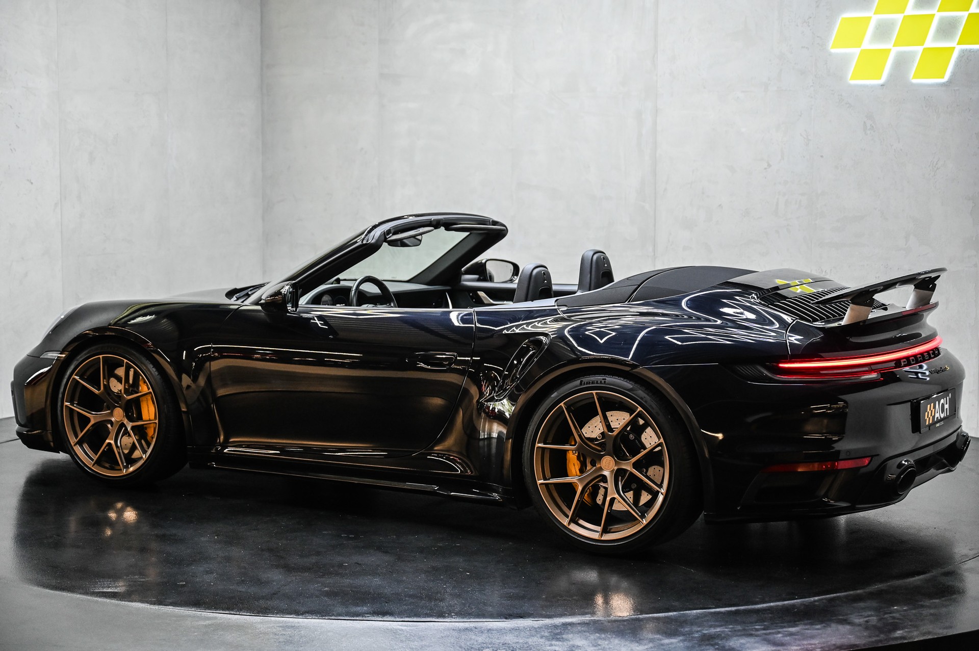 PORSCHE 911 Turbo S Cabriolet PDK-image-8