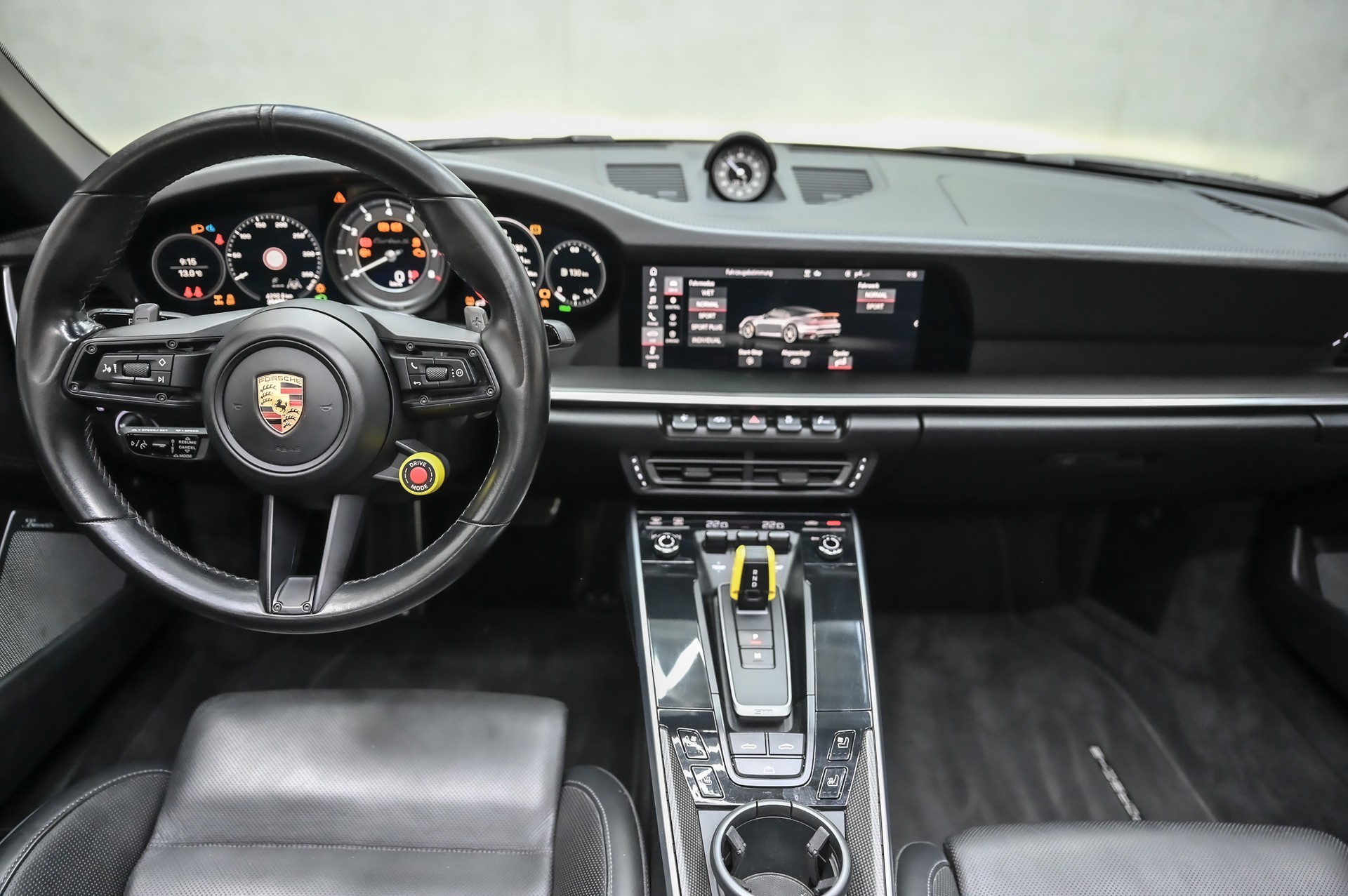 PORSCHE 911 Turbo S Cabriolet PDK-image-24
