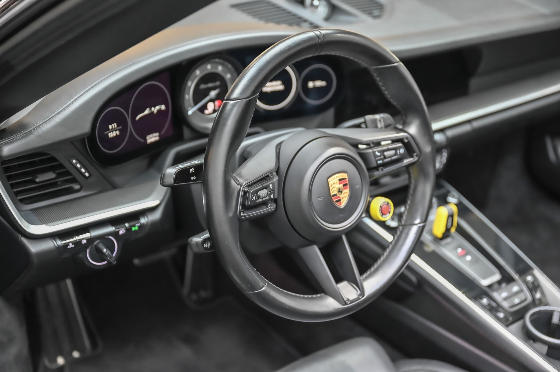 PORSCHE 911 Turbo S Cabriolet PDK-image-23