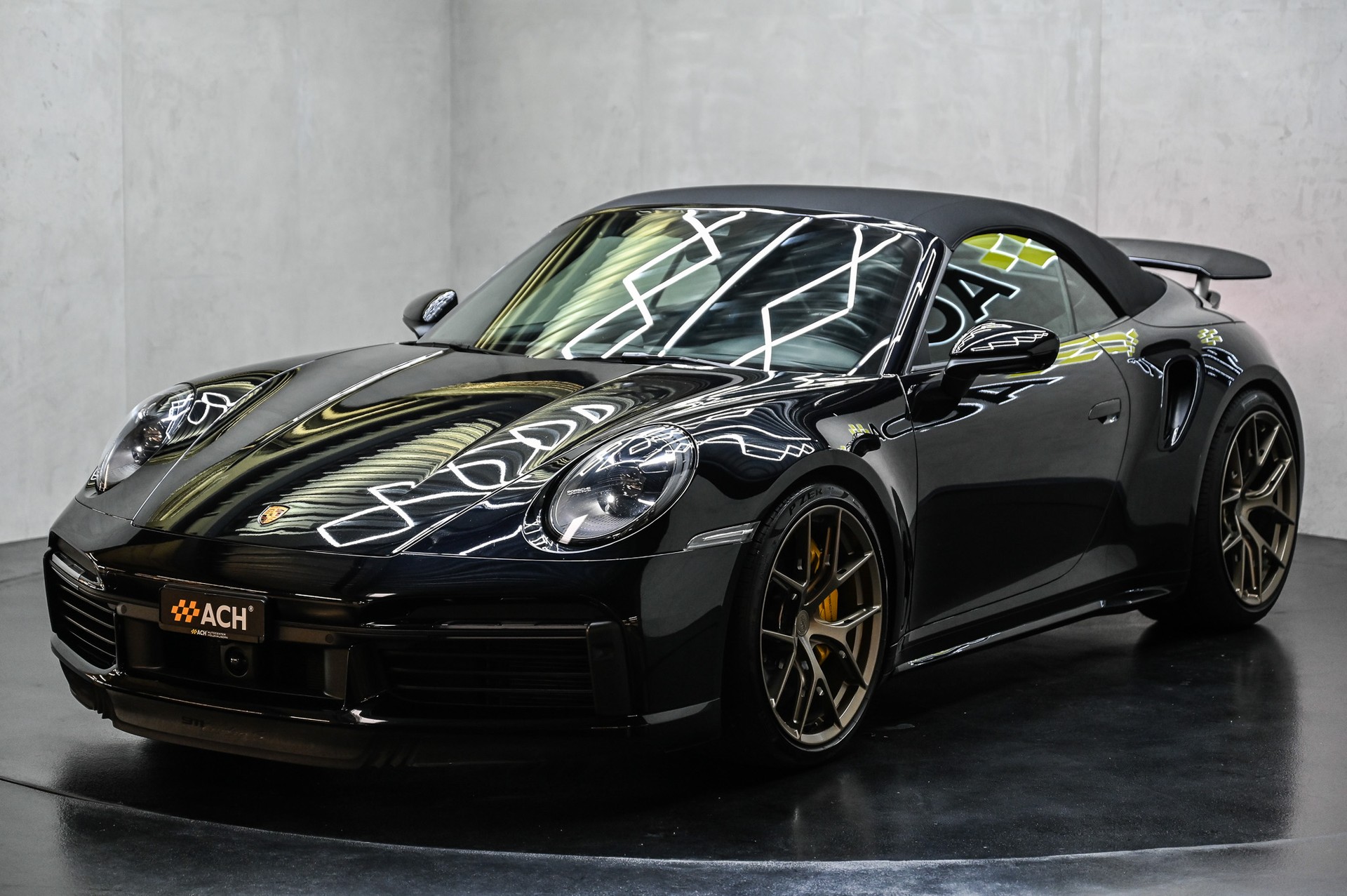 PORSCHE 911 Turbo S Cabriolet PDK-image-5
