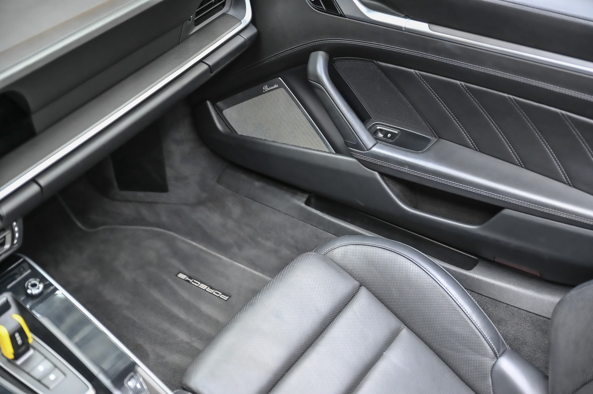 PORSCHE 911 Turbo S Cabriolet PDK-image-35