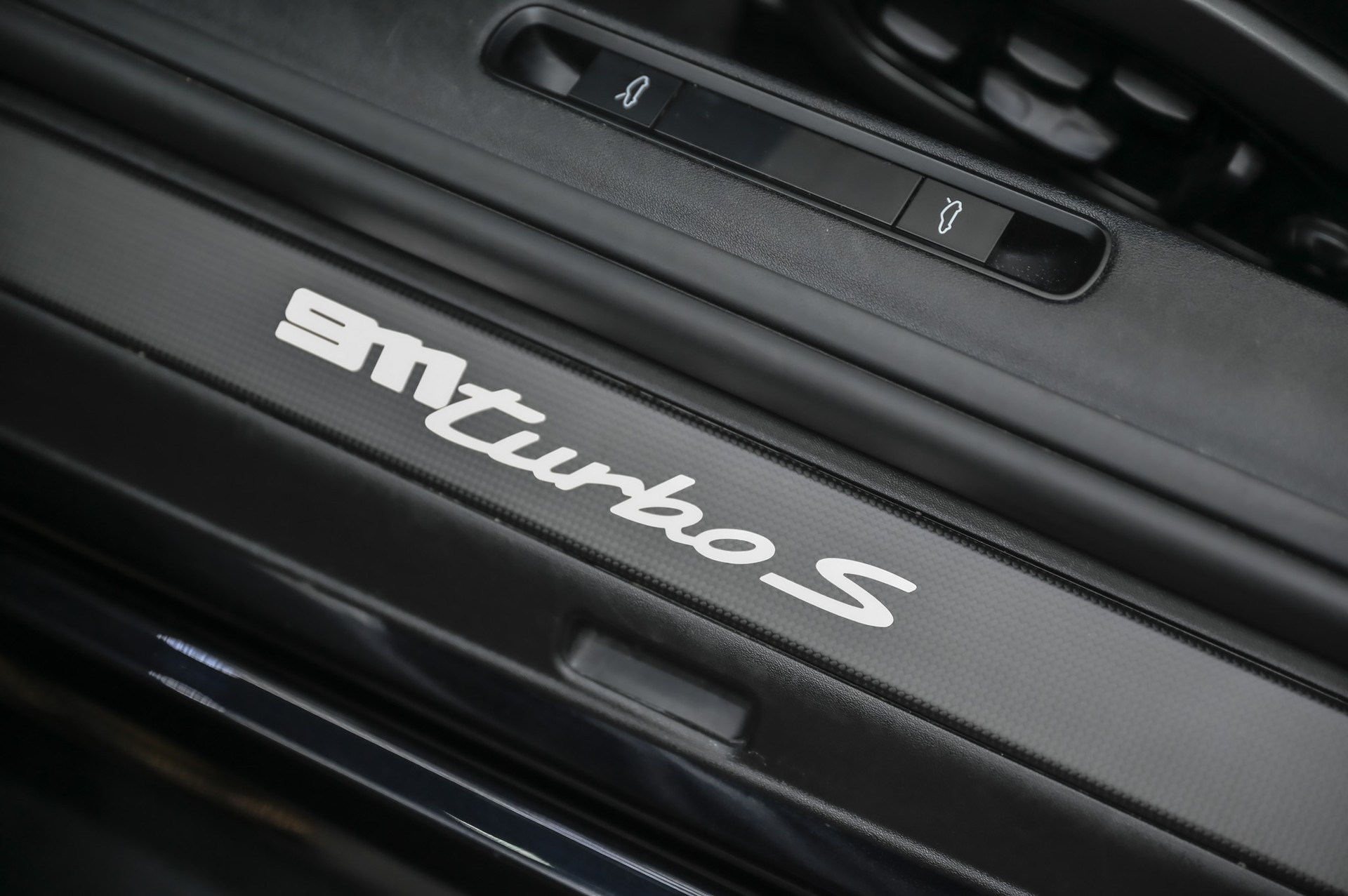 PORSCHE 911 Turbo S Cabriolet PDK-image-20