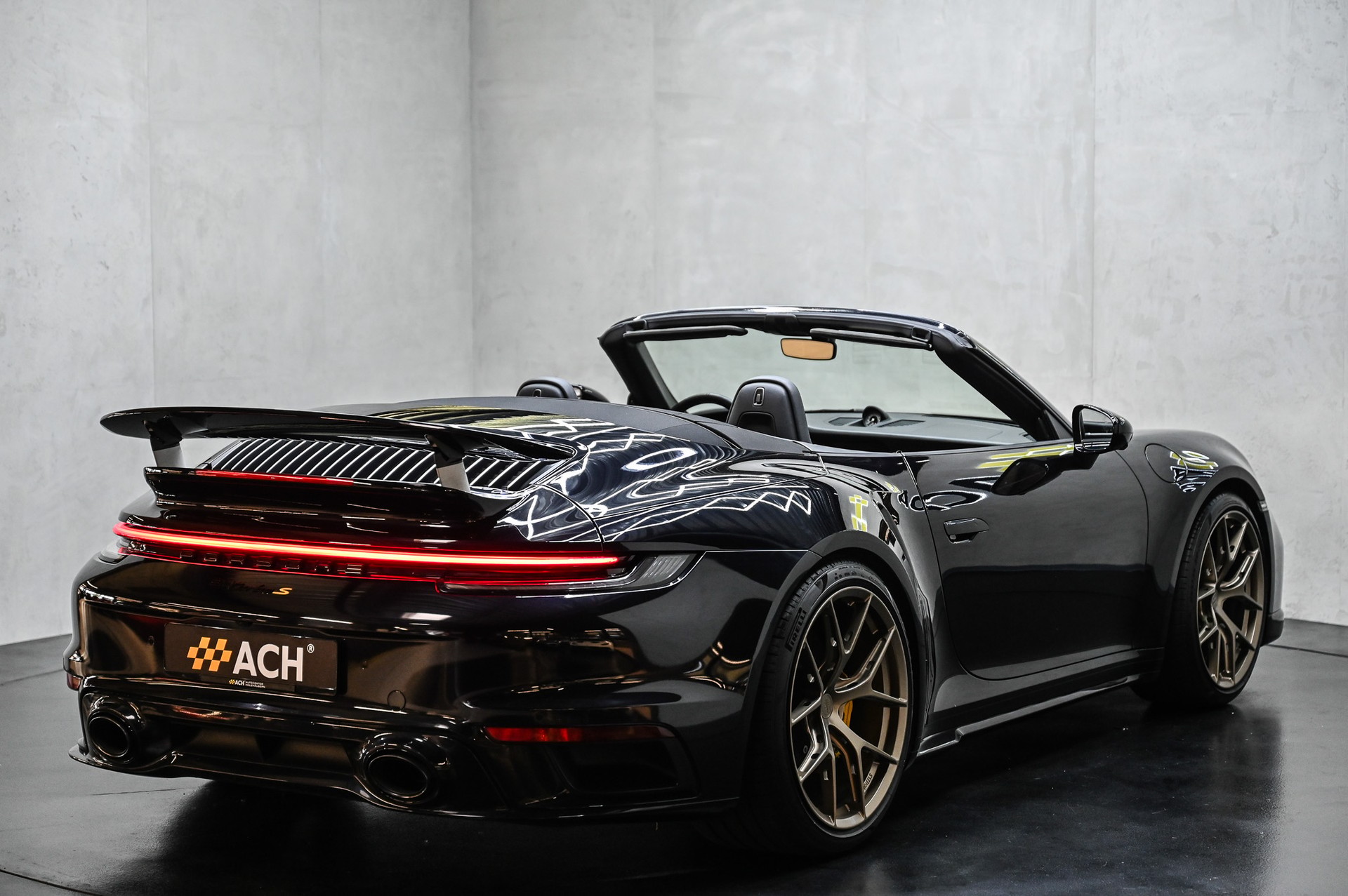 PORSCHE 911 Turbo S Cabriolet PDK-image-11