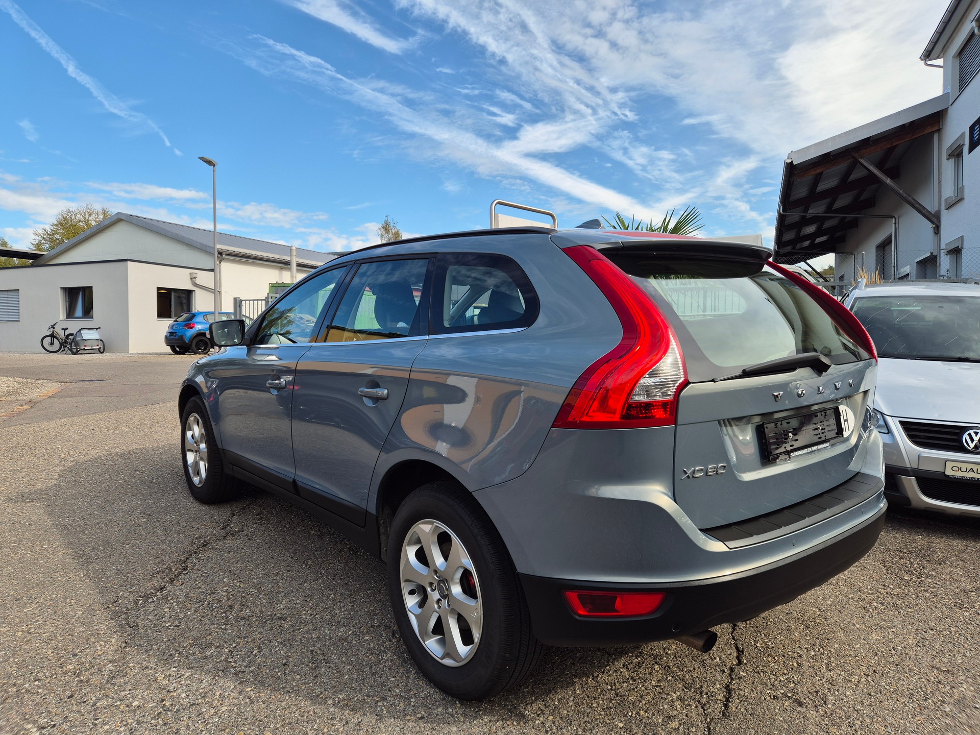 VOLVO XC60 D5 AWD Summum Geartronic-image-3